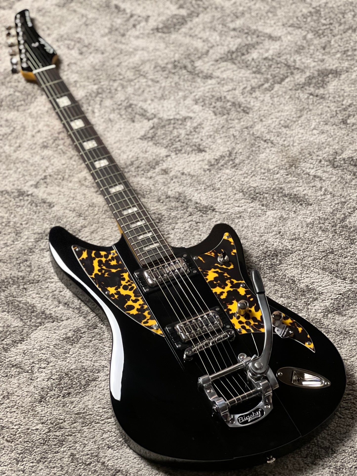 Schecter Spitfire Solid-Body in Black Leopard