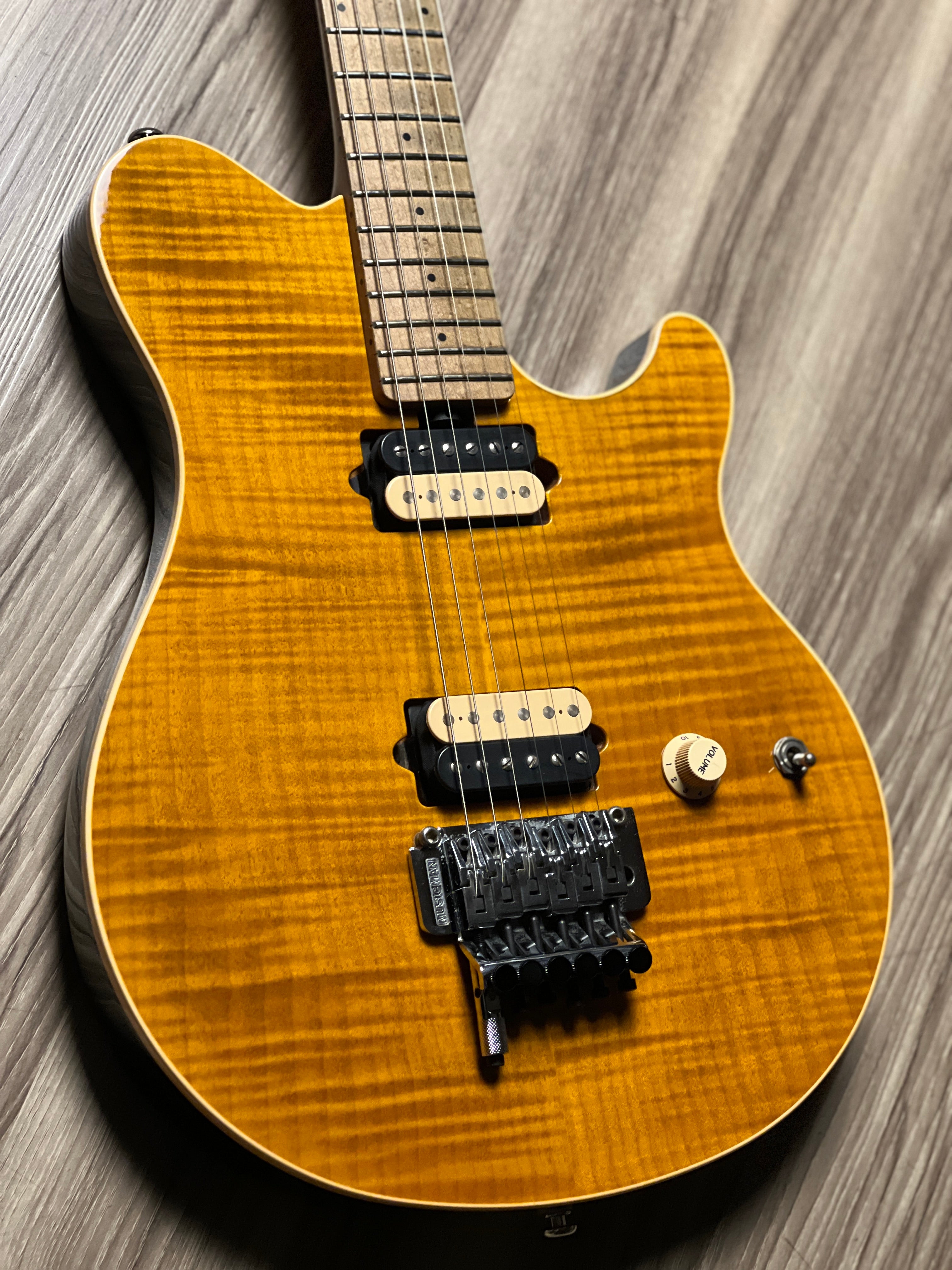Music Man Axis Trans Gold Flame G84595 (USED) – nafiriguitar.com