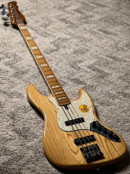Sire Marcus Miller V8 SWAMP ASH 4 String in Natural w/Bag