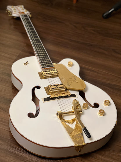 Gretsch G6136TG Players Edition Falcon Hollowbody With Bigsby In White