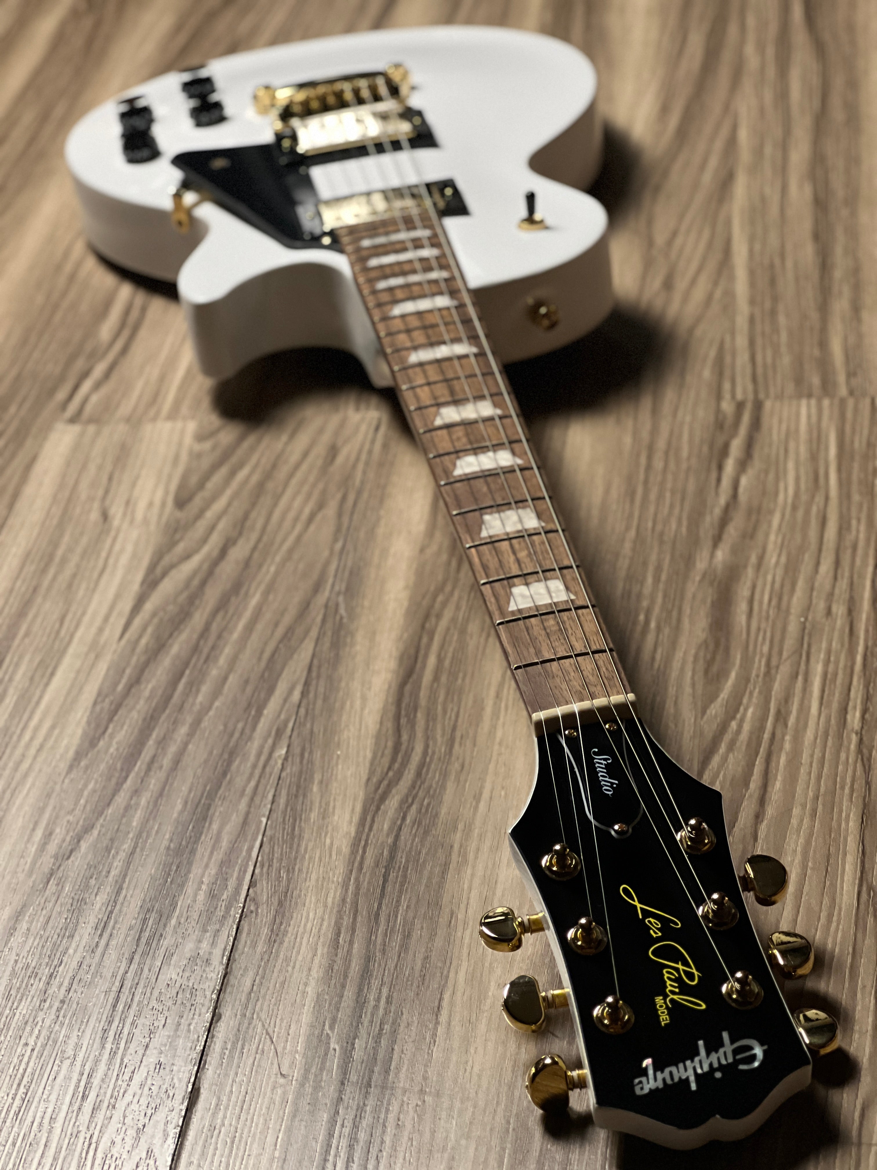 Epiphone Les Paul Studio in Alpine White w/Gold Hardware