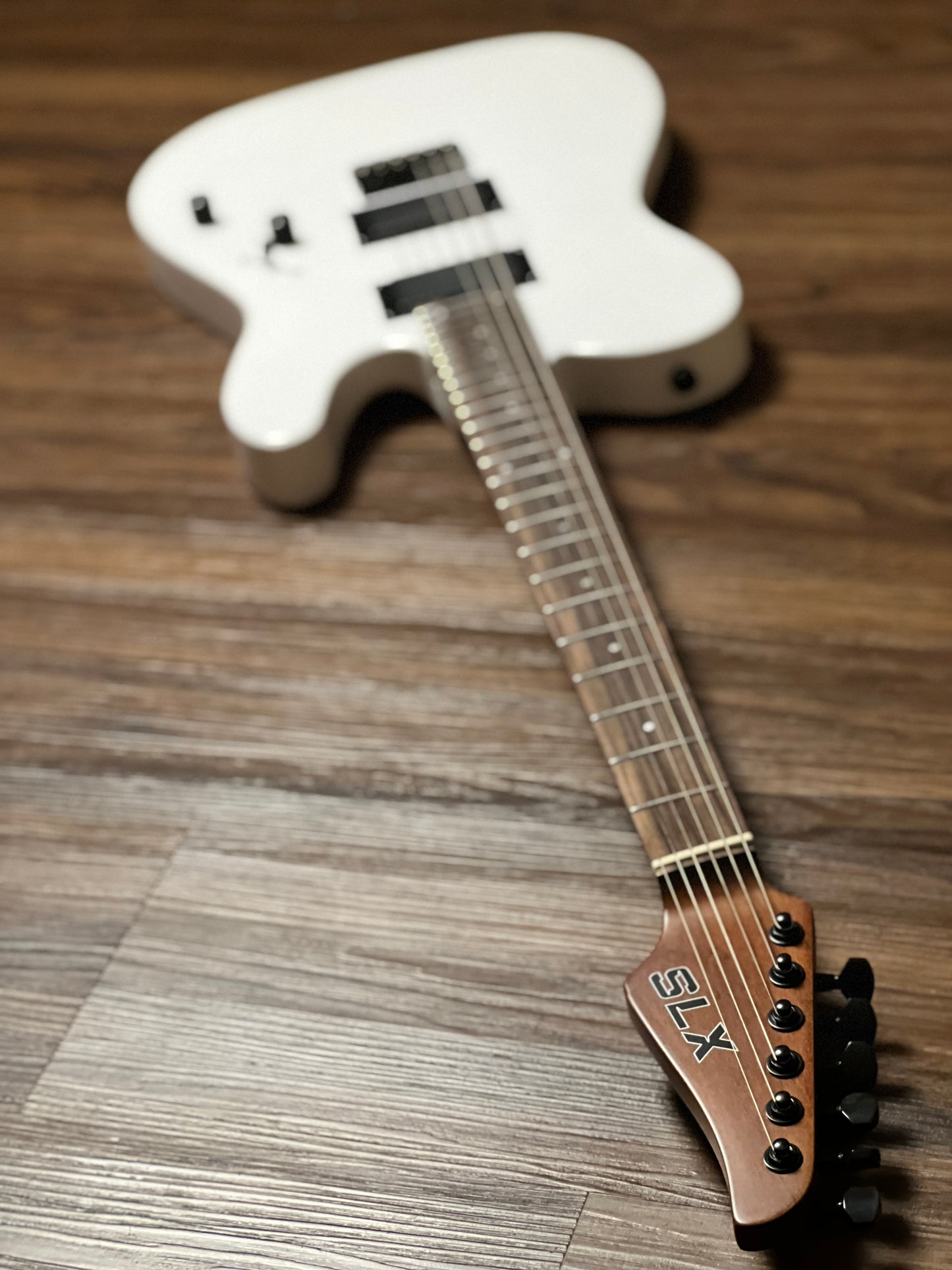 SLX Raven Modern Pro 24 HH Active with Rosewood FB in Satin White