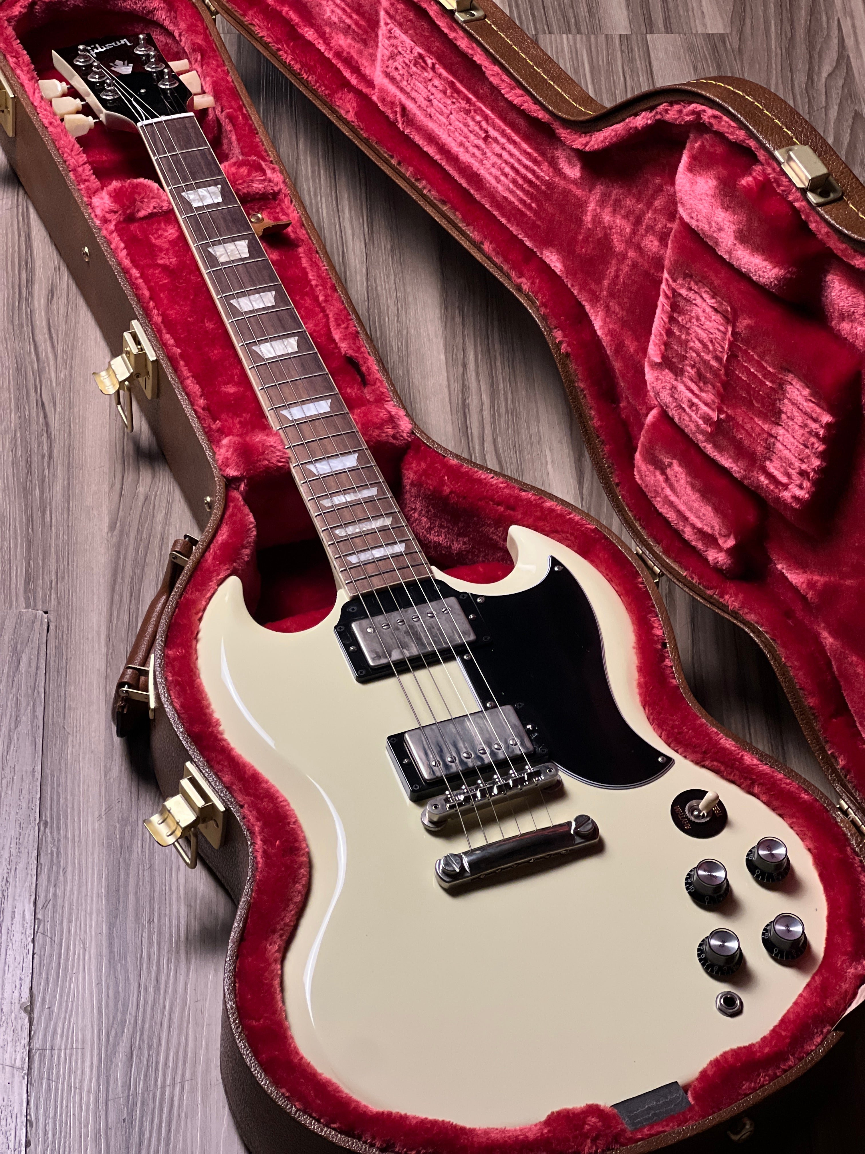 Gibson SG Standard 61 Classic In White w/Case 230430143