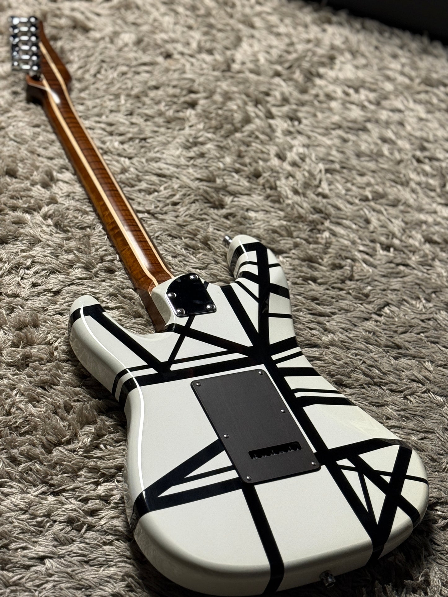 Dhatarattha Custom DST HSS in White with Black Stripes and "Whale Tail" Inlay