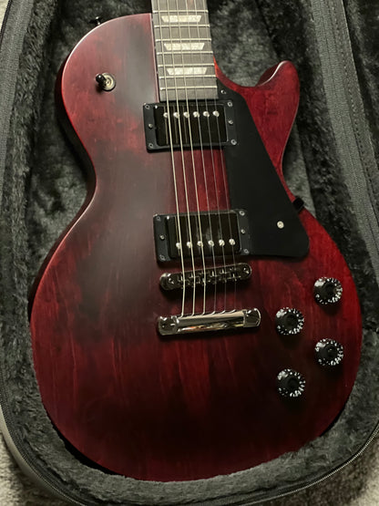 Gibson Les Paul Modern Studio in Wine Red Satin 215240177