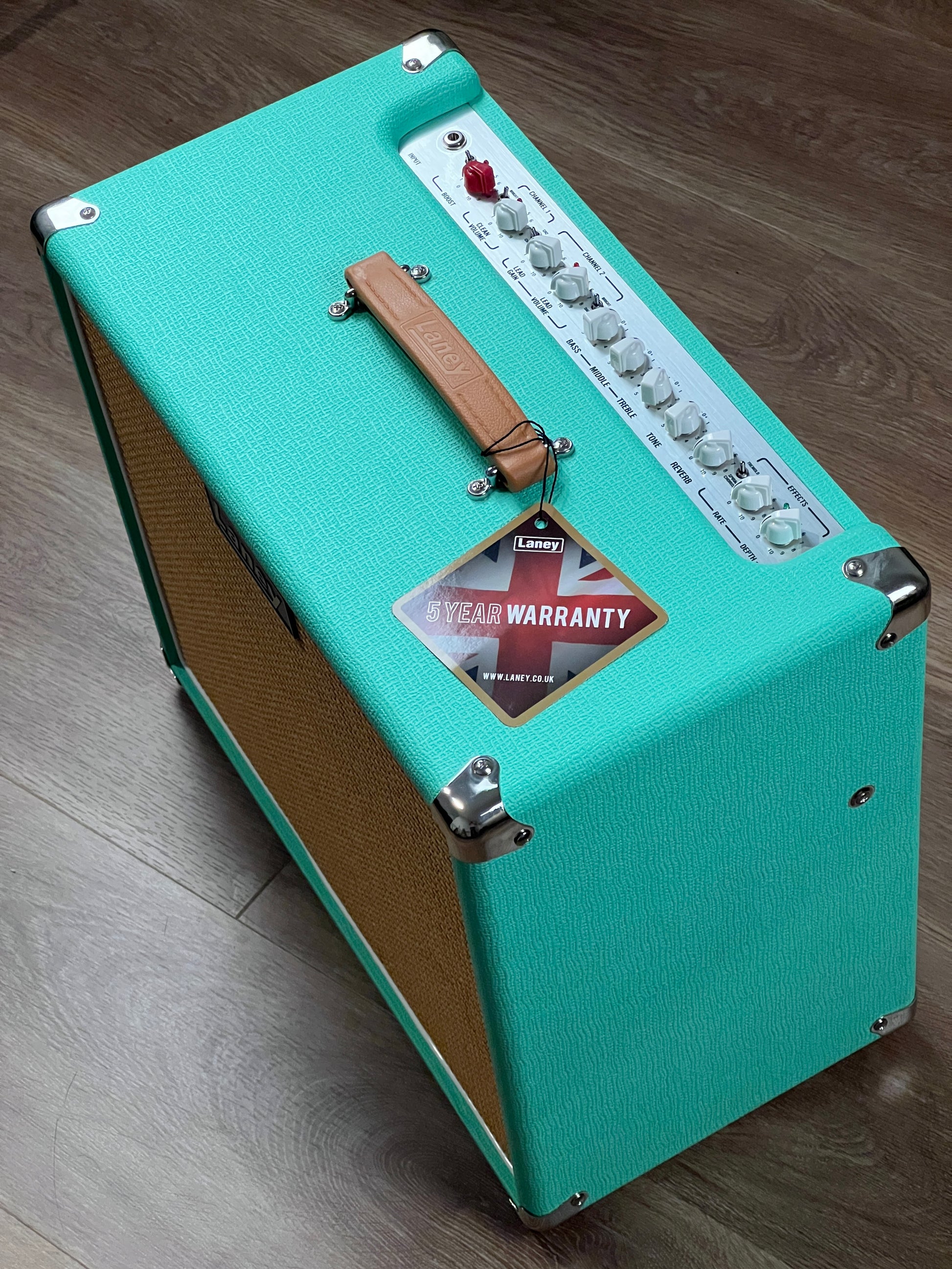 the box clean bass boosted Laney LF 60-112 60-watt 1 x 12-inch Solid-state Combo Amplifier in Sea – nafiriguitar.com