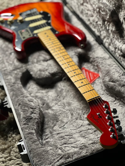 Fender American Ultra Luxe Stratocaster with Maple FB in Plasma Red Burst US210079410