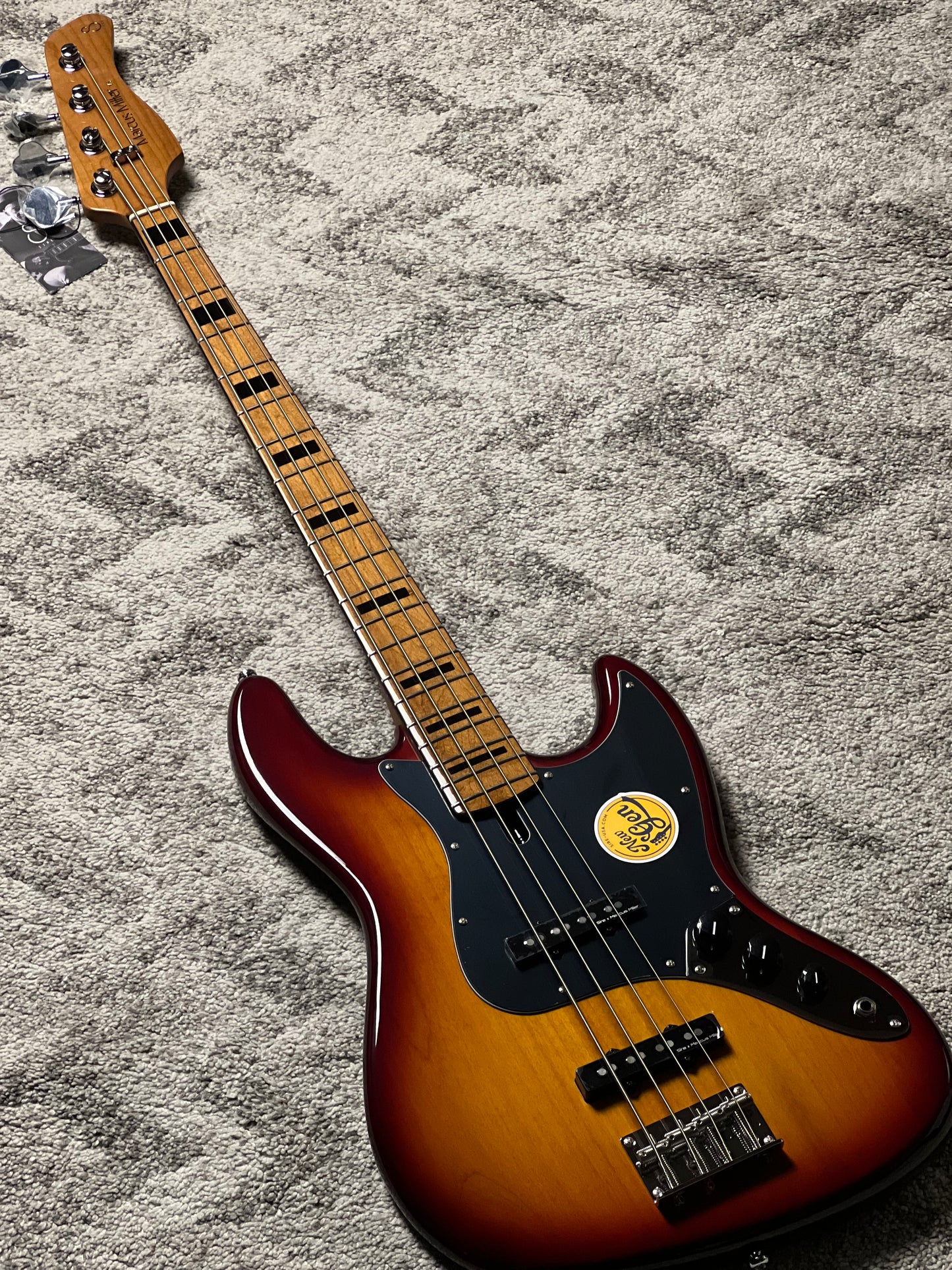 Sire Marcus Miller V5 Alder 4 String in Tobacco Sunburst