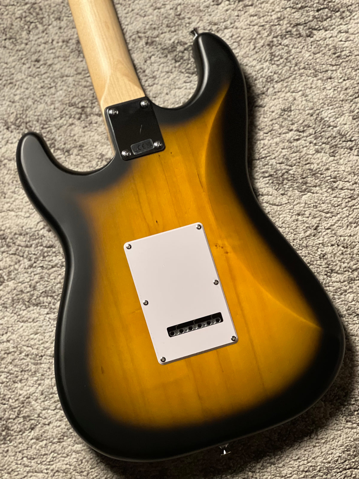 Squier Debut Series Stratocaster HSS with Laurel FB in 2 Tone Sunburst