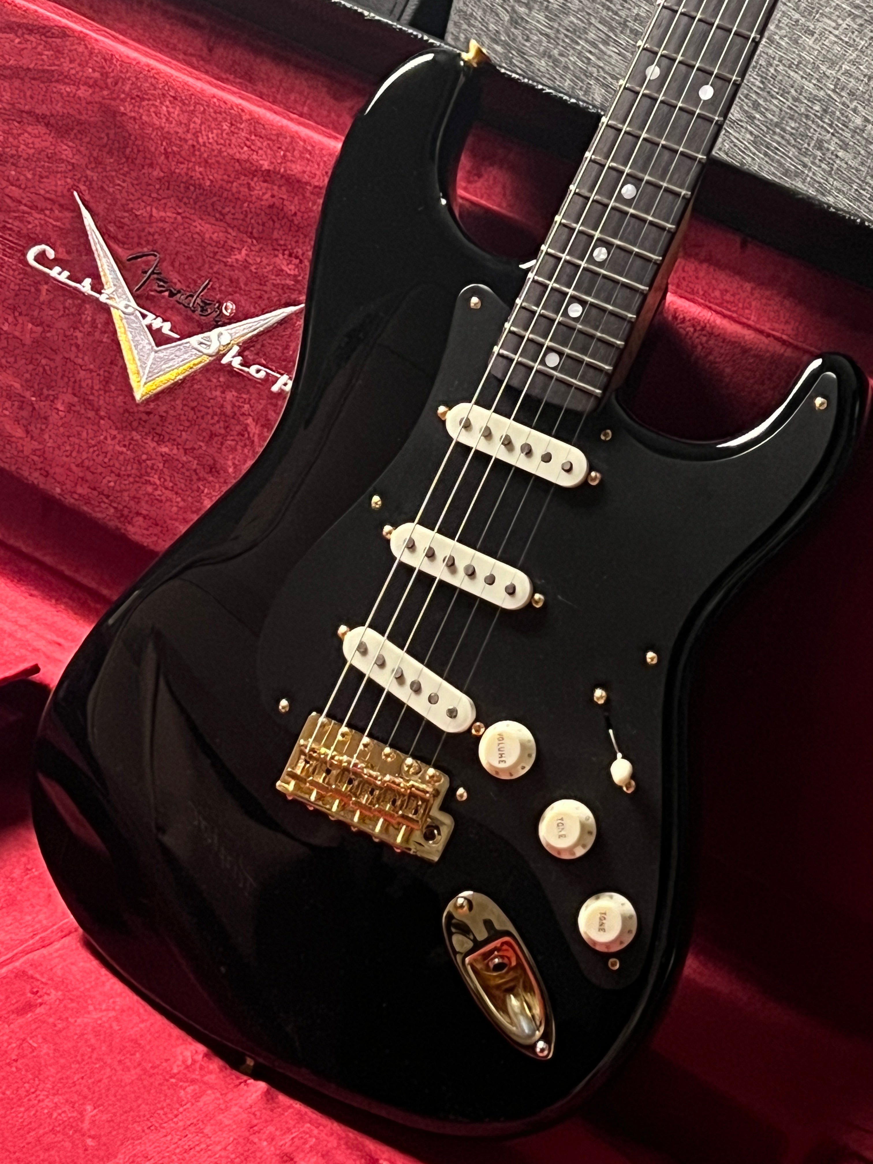 Fender Custom Shop Exclusive American Custom N.O.S. In Black with