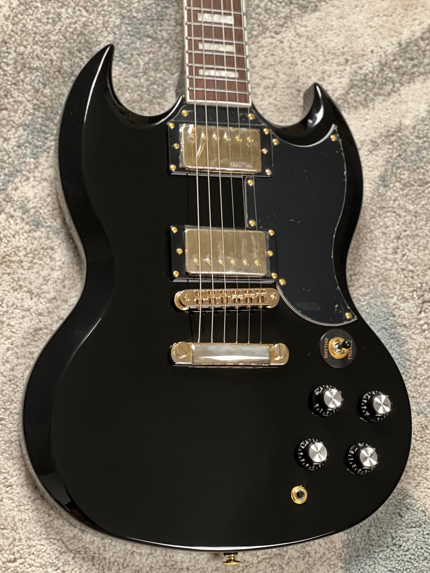 Soloking SG60 ในเชอร์รี่แดงใส 