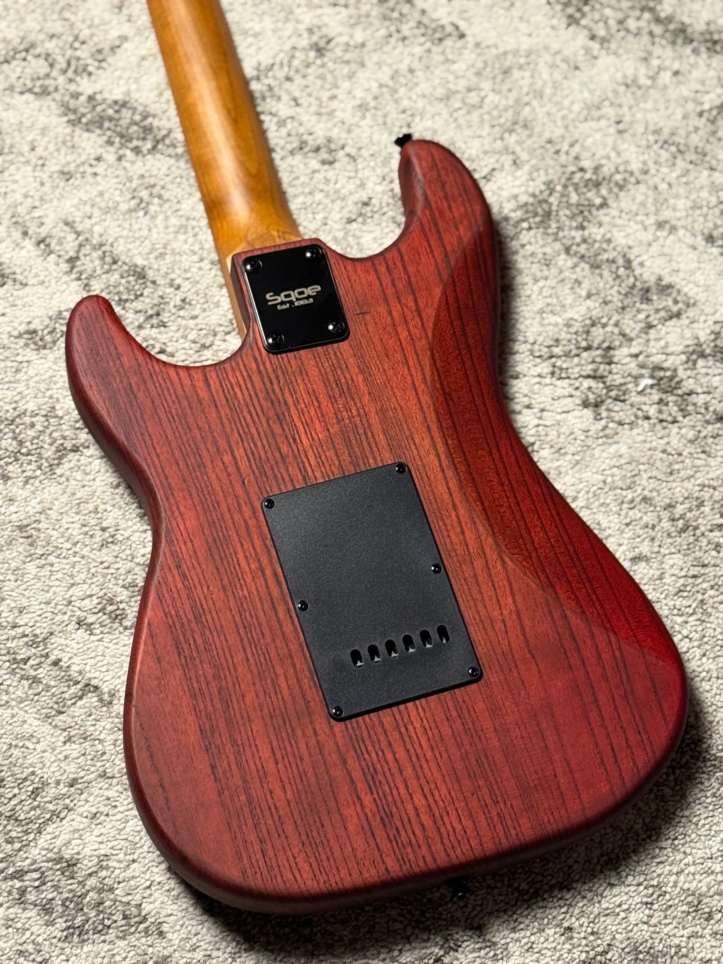 SQOE SEST650 RD HSS Ash Roasted Maple Series in Open Pore Red