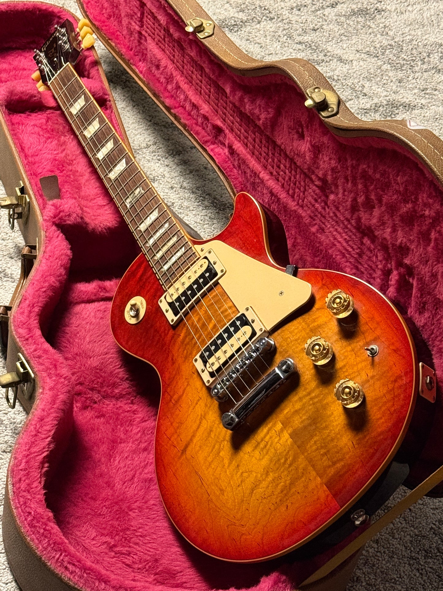 Gibson Les Paul Classic 120th Anniversary 2014 in Heritage Cherry Sunburst 140085128 (USED)