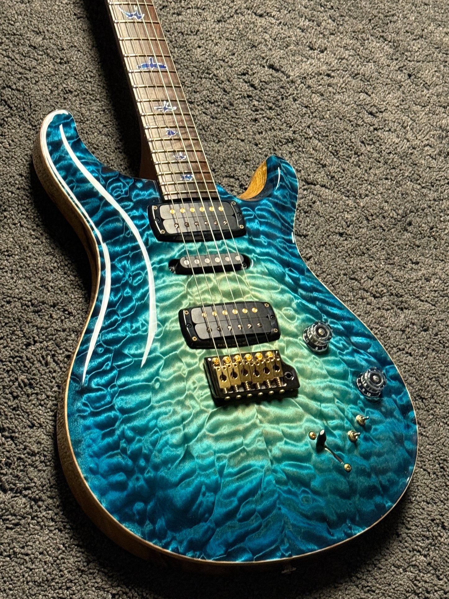 PRS Private Stock Modern Eagle V in Sub Zero Glow 23367111
