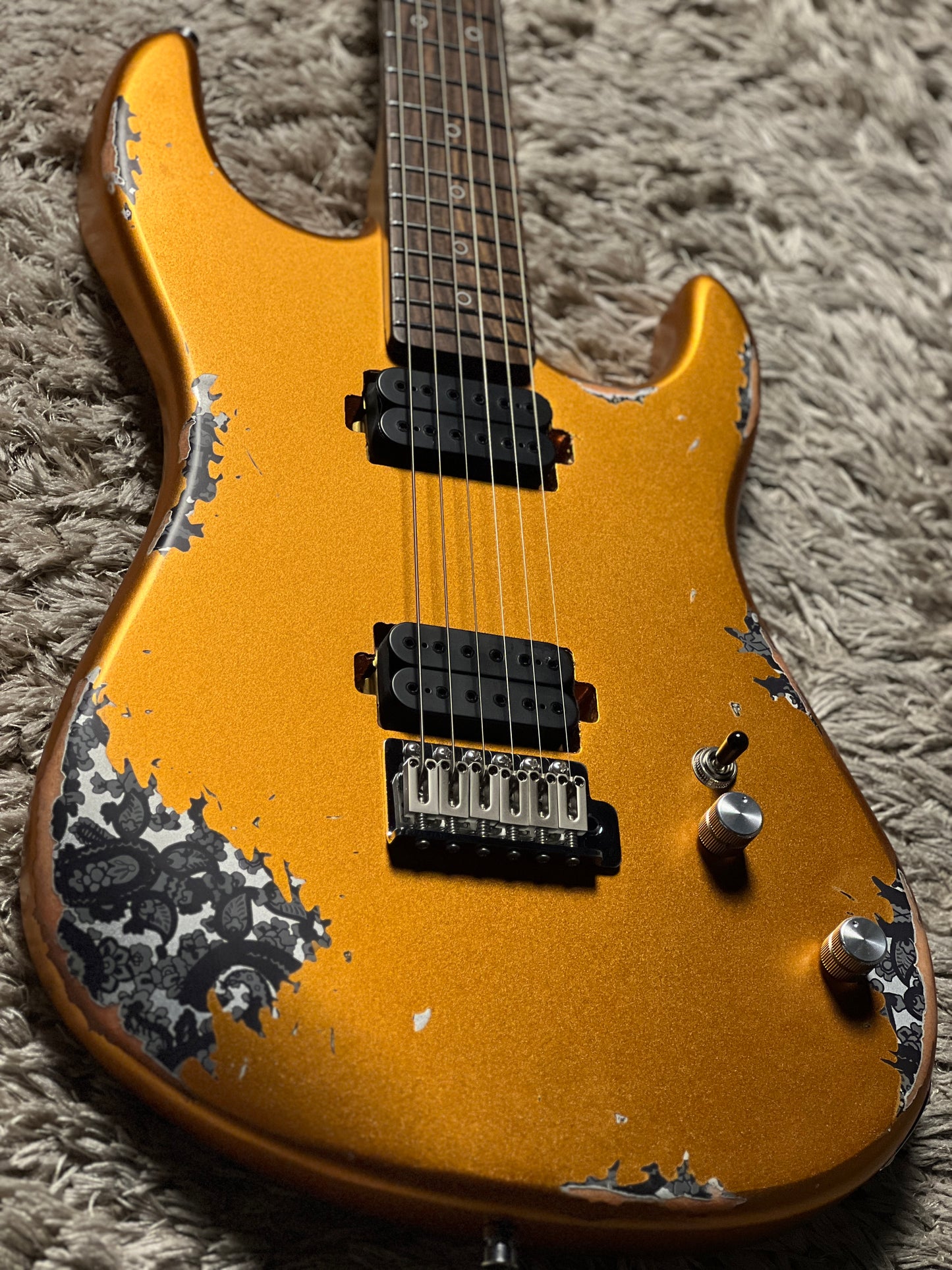 Dhatarattha Performance DST HH in Aztec Gold Over Black Paisley with RW FB and Nitrocellulose Lacquer Relic