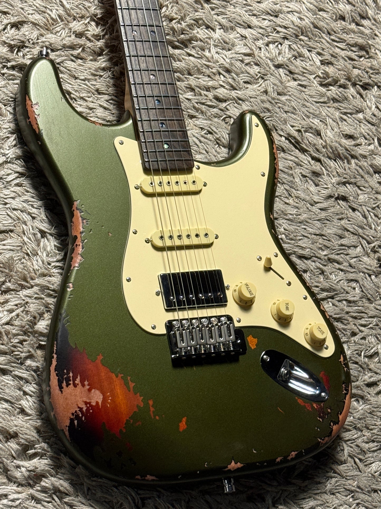 Dhatarattha Classic DST HSS in Godwood Green over Sunburst with Rosewood FB and Nitrocellulose Lacquer Relic