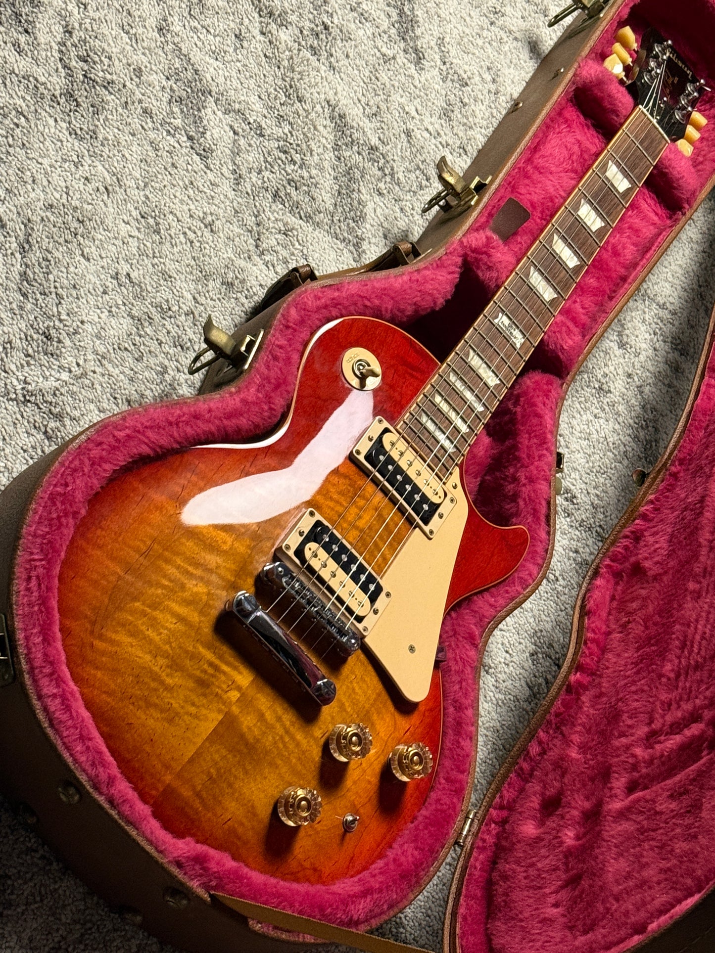 Gibson Les Paul Classic 120th Anniversary 2014 in Heritage Cherry Sunburst 140085128 (USED)