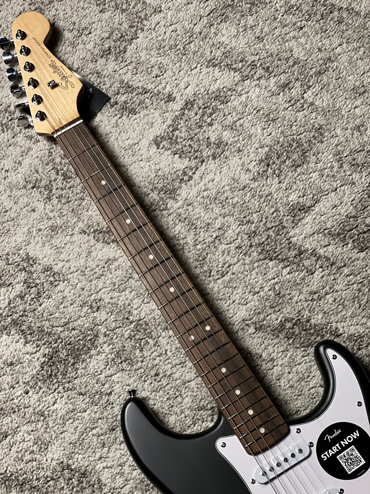 Squier Debut Series Stratocaster HSS with Laurel FB in Black