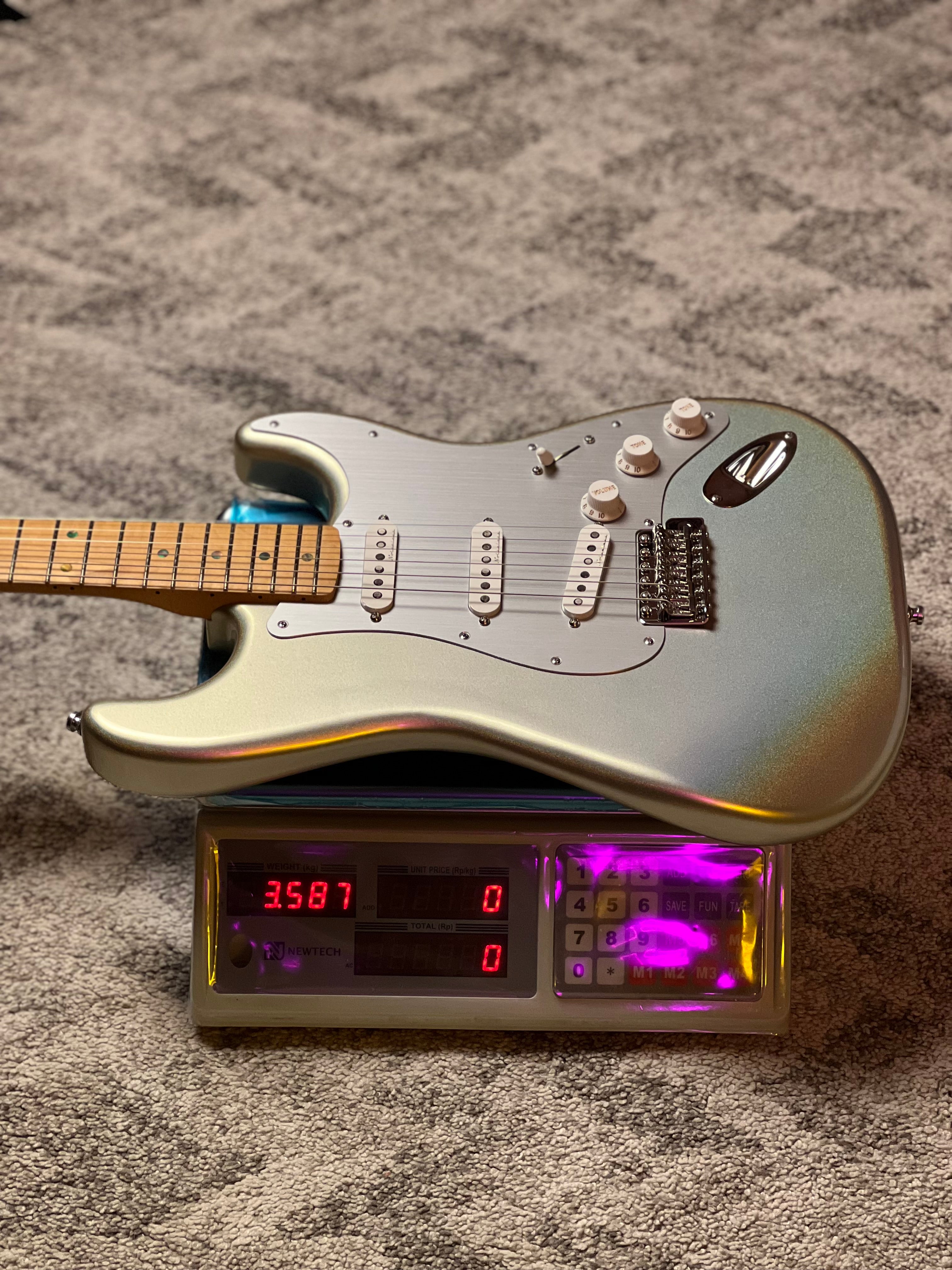 Fender H.E.R. Stratocaster with Maple FB in Chrome Glow MX21538693