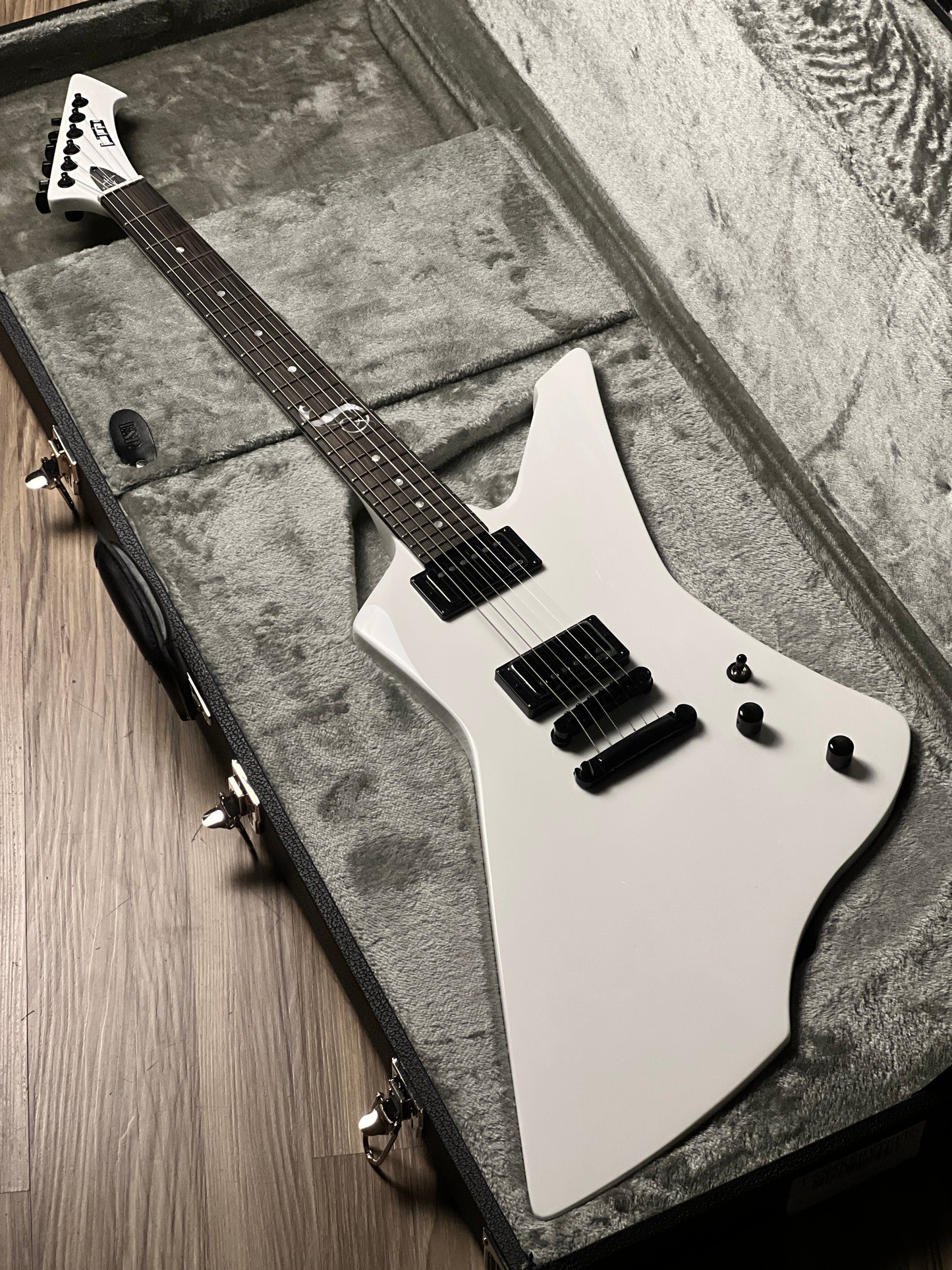 ESP LTD James Hetfield Signature Snakebyte in Snow White