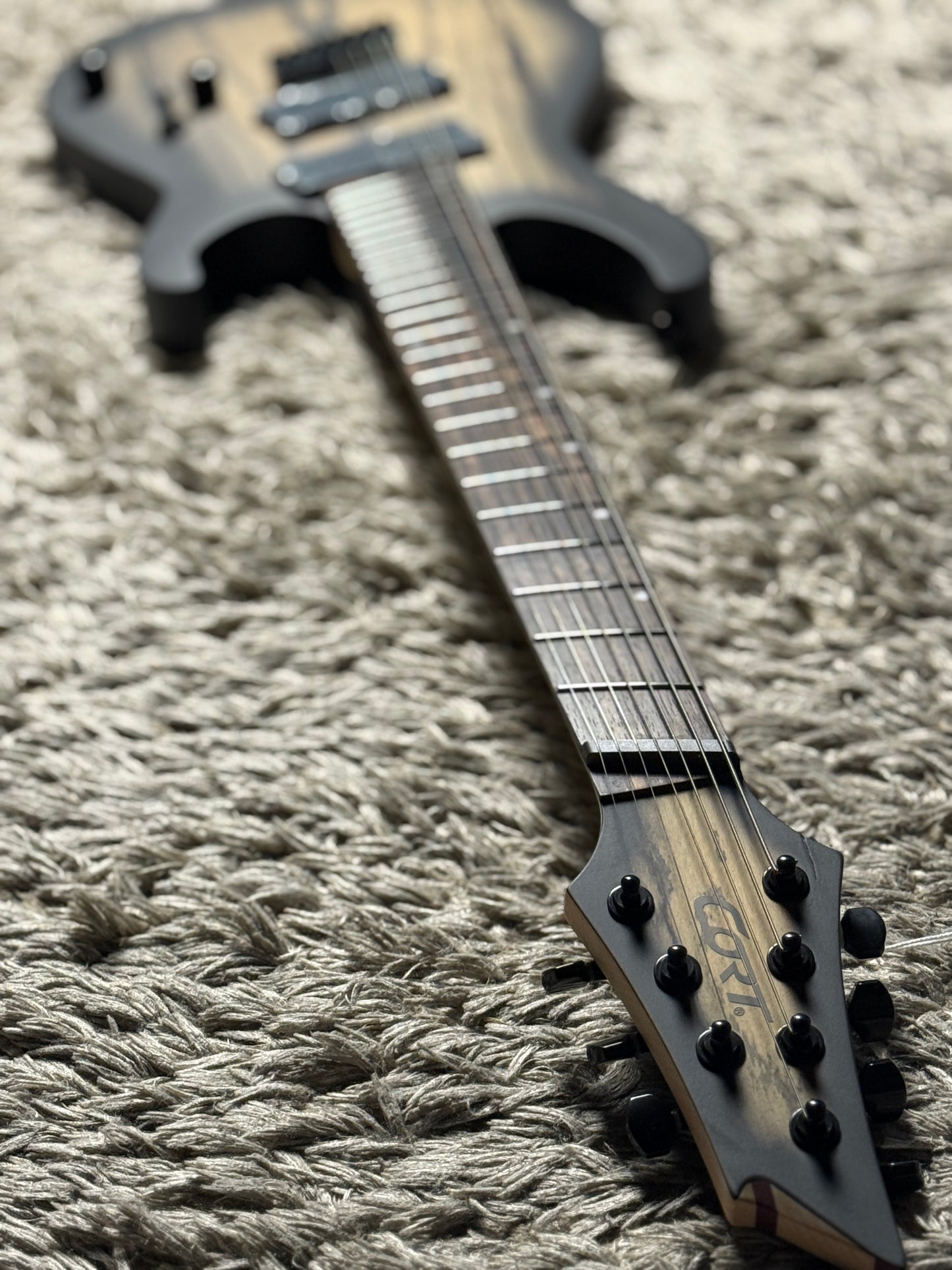 Cort KX507 Pale Moon - NBB in Natural Black Burst