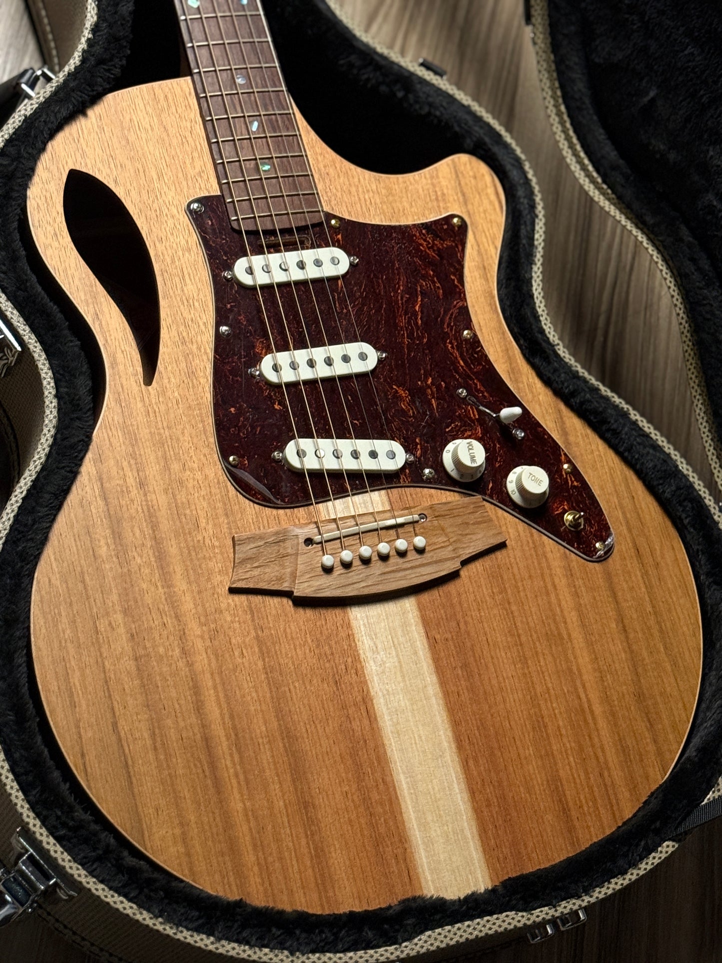 Cole Clark True Hybrid TL2EC-BLBL-SSS Acoustic Electric Guitar in Natural