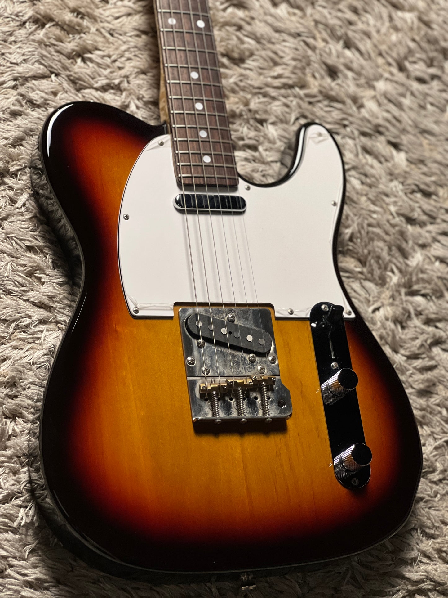 Tokai ATE-Maverick YS/R in Old Yellow Sunburst with Maverick Super Vee Tremolo 160180