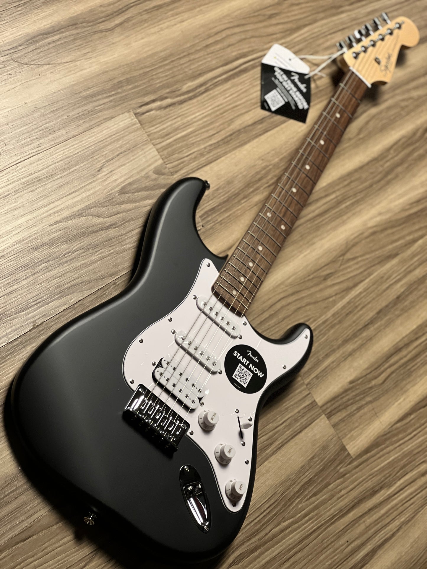 Squier Debut Series Stratocaster HT HSS with Laurel FB in Black
