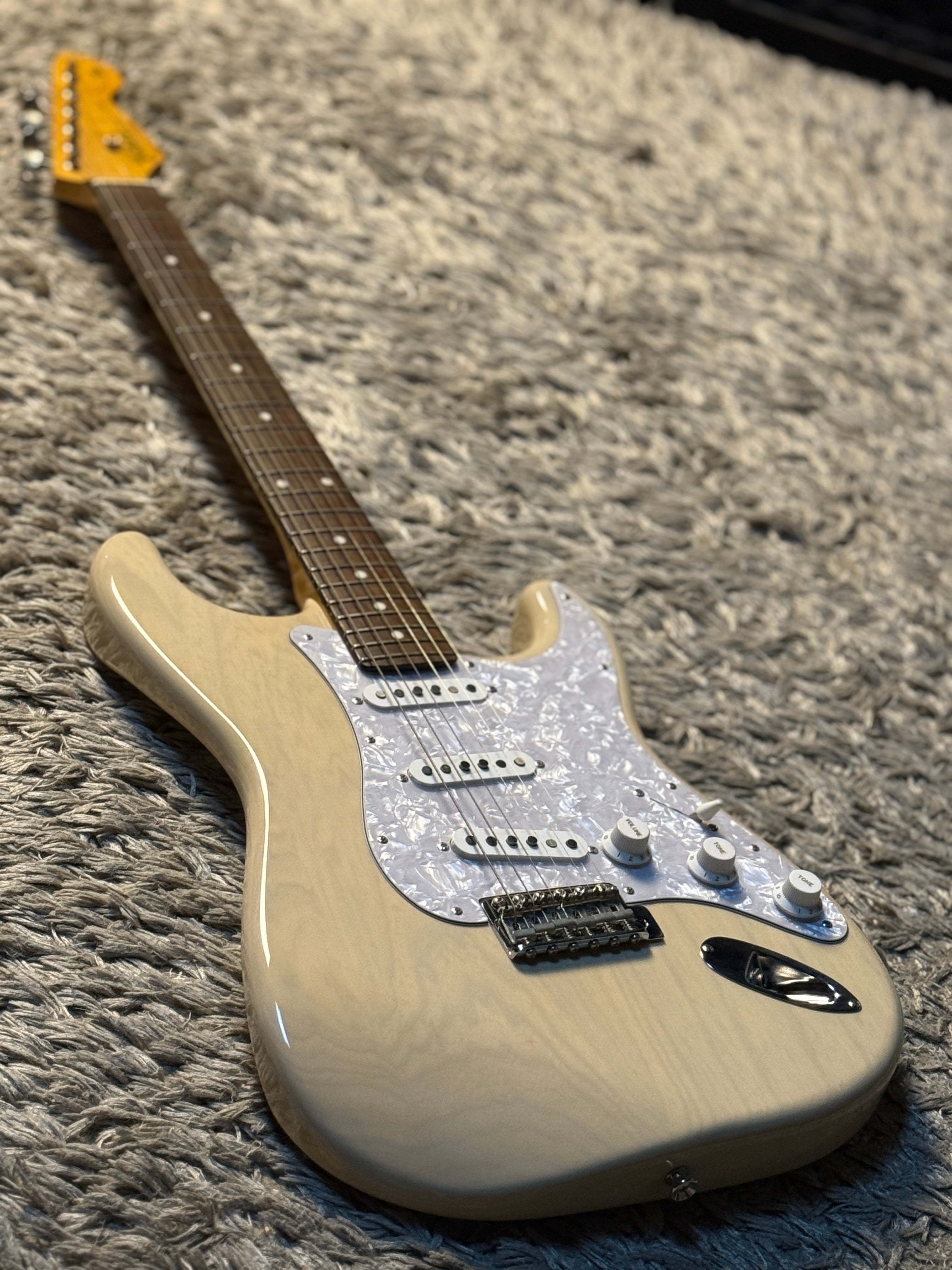 Tokai AST-108 WBL/R Goldstar Sound Contemporary Series in White