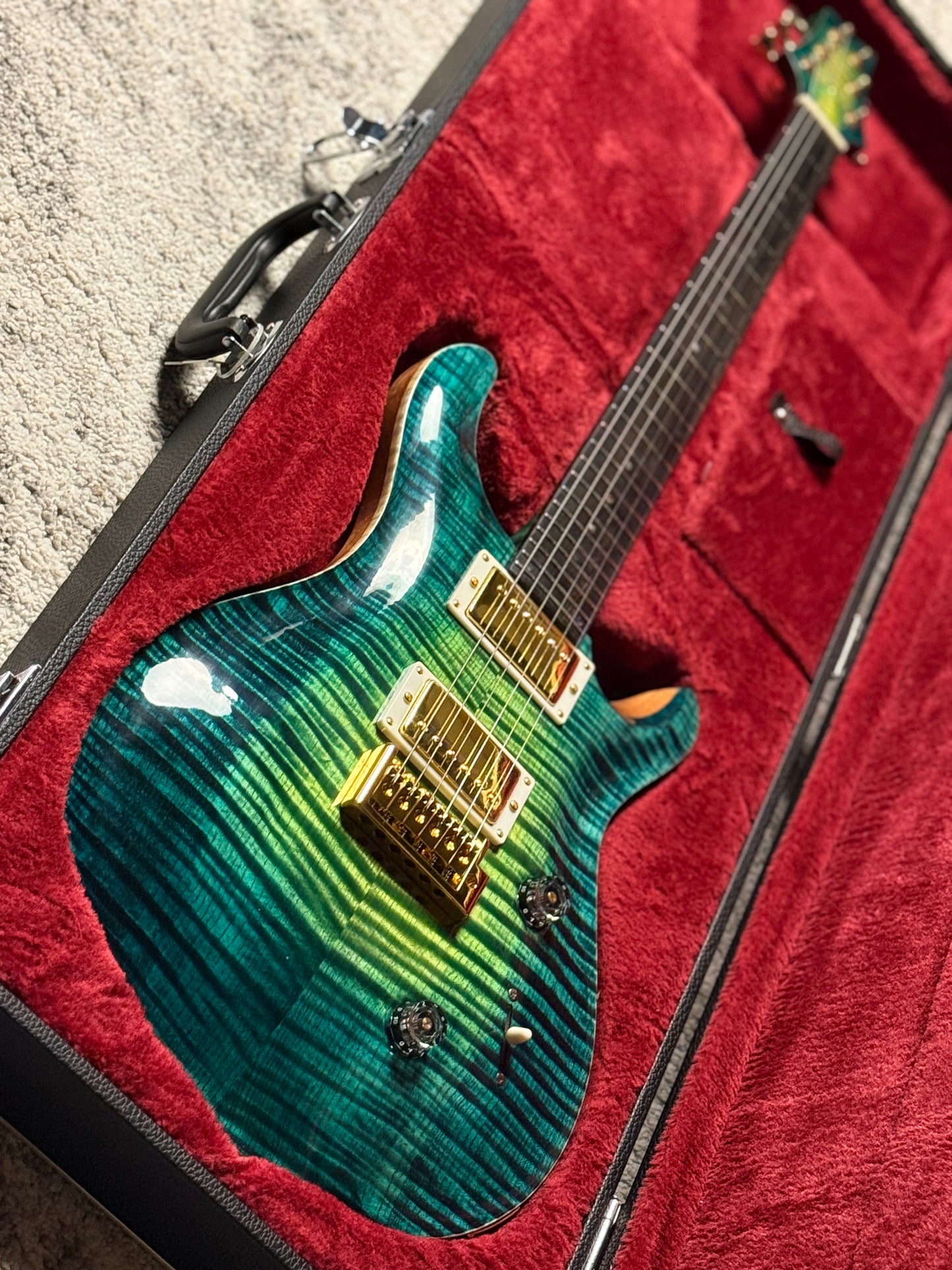 SLX Imperial 24 HH with 5A Solid Flame Top in Laguna Glow with Gold Hardware
