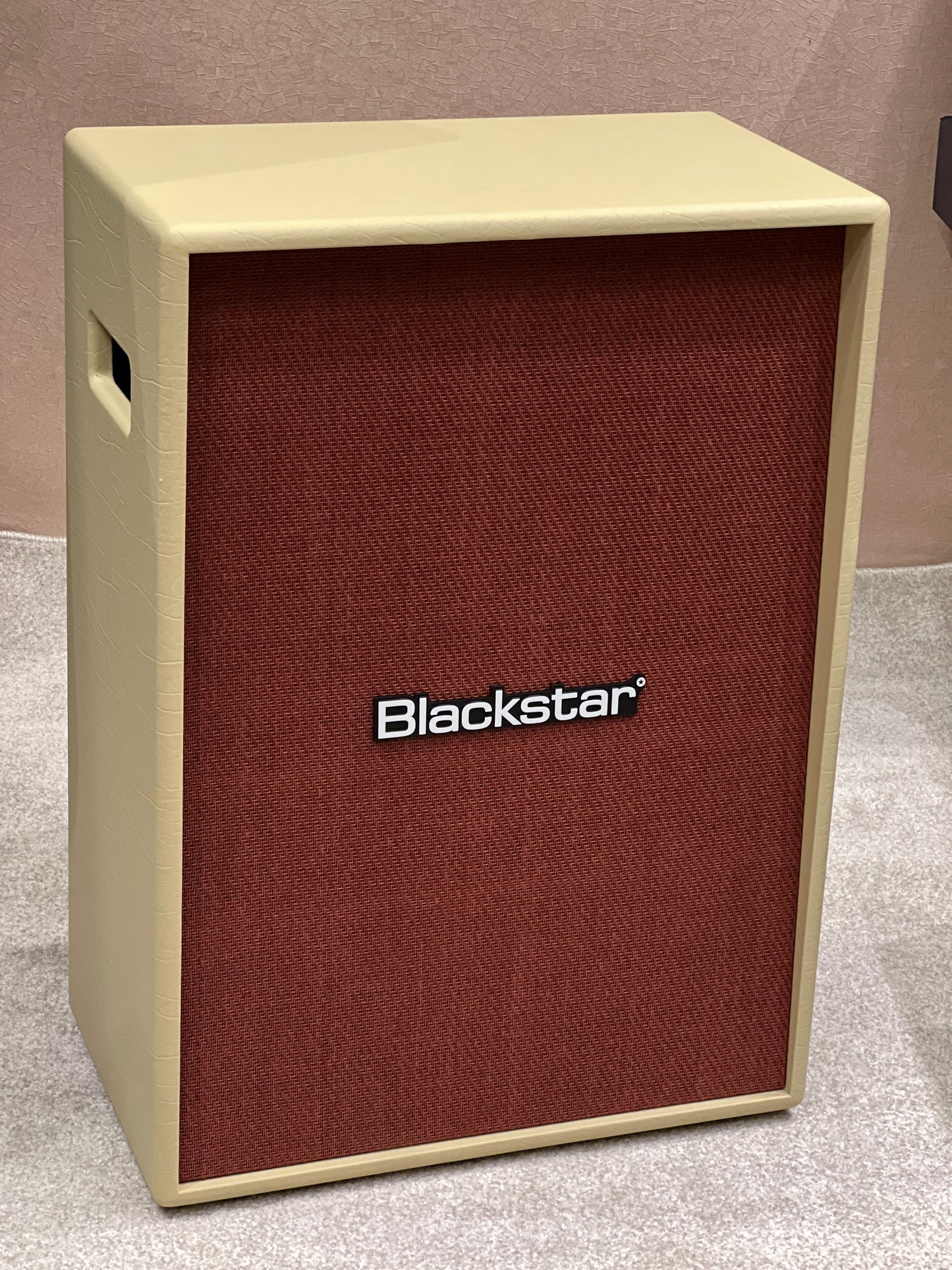 Blackstar Debut 212V Vertical 100-watt 2 x 12-inch Cabinet in Cream