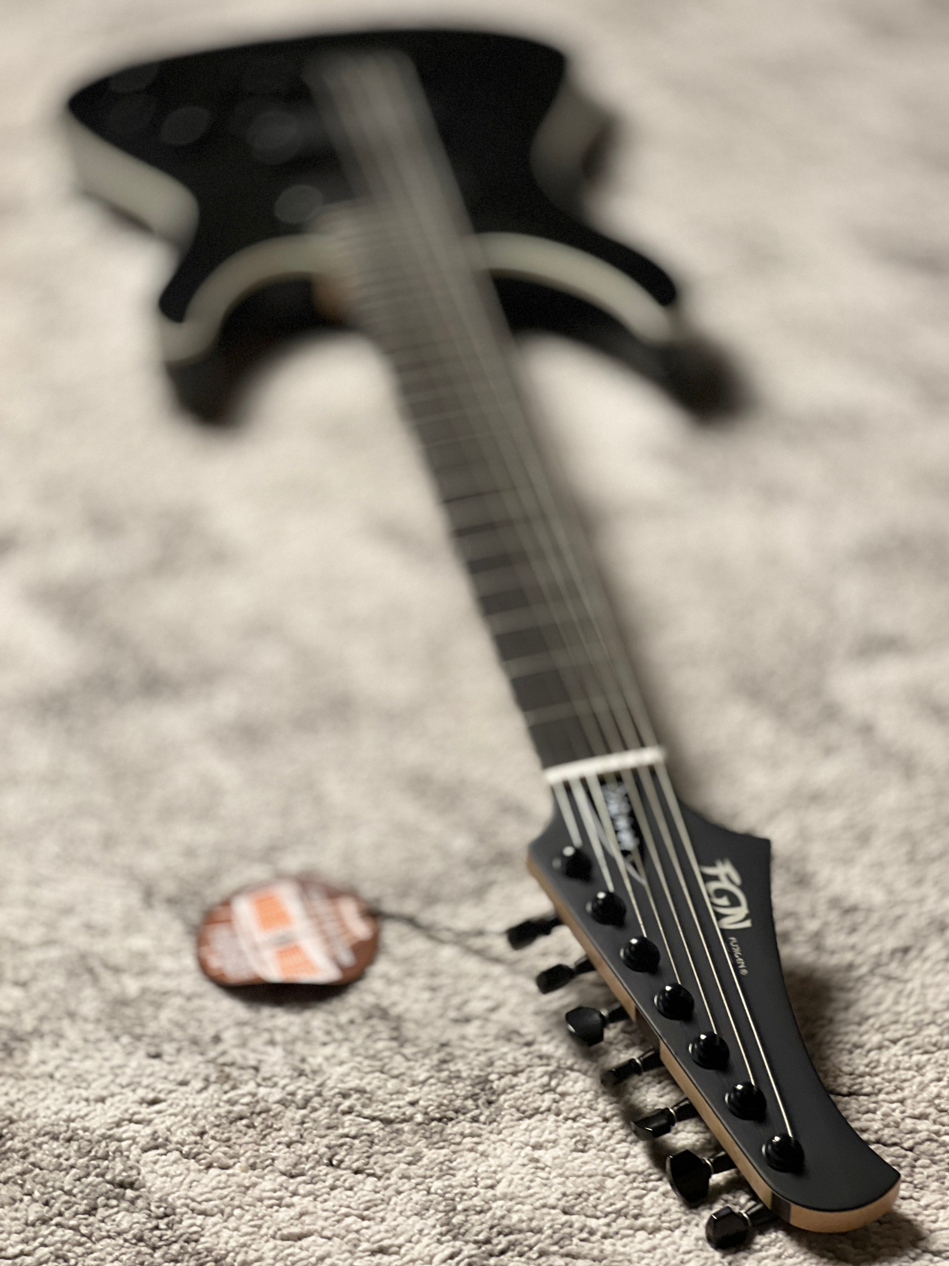 Fujigen FGN JMY72-ASH-E/OPB in Open Pore Black – nafiriguitar.com
