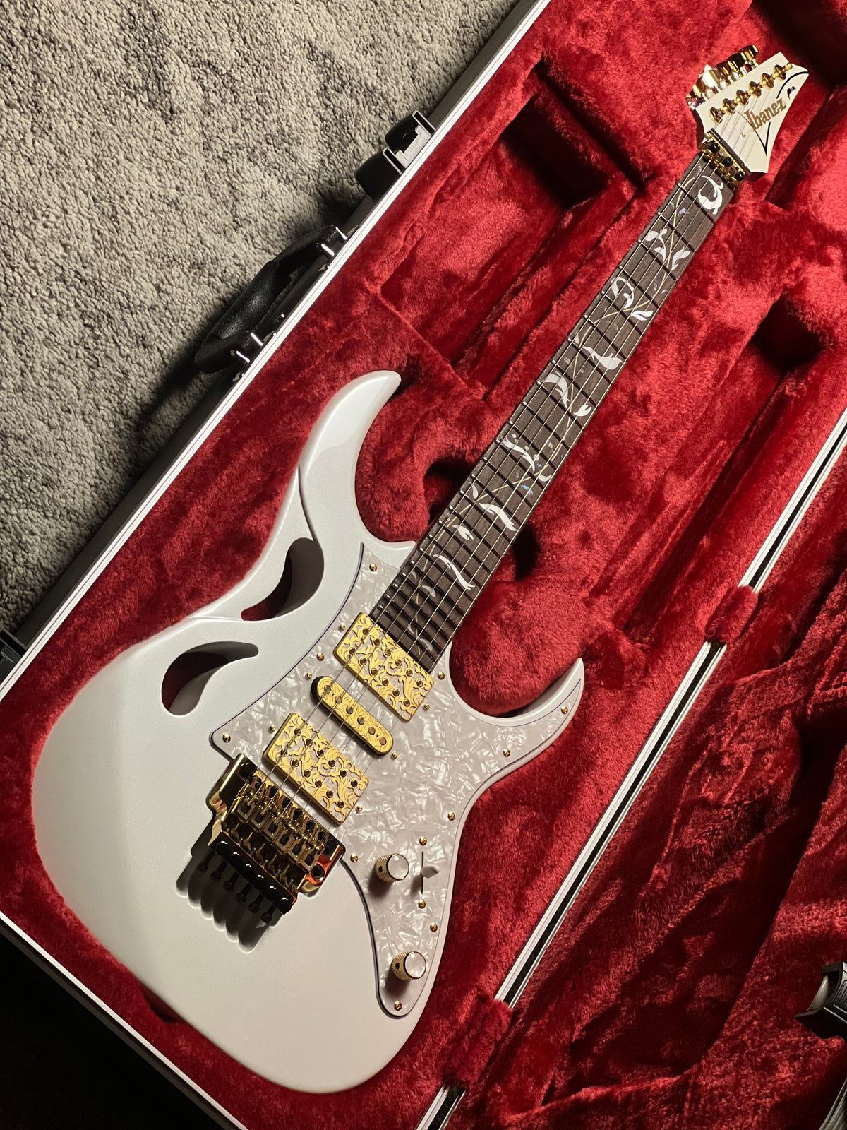 Ibanez Steve Vai Signature PIA Guitar in Stallion White F2515779