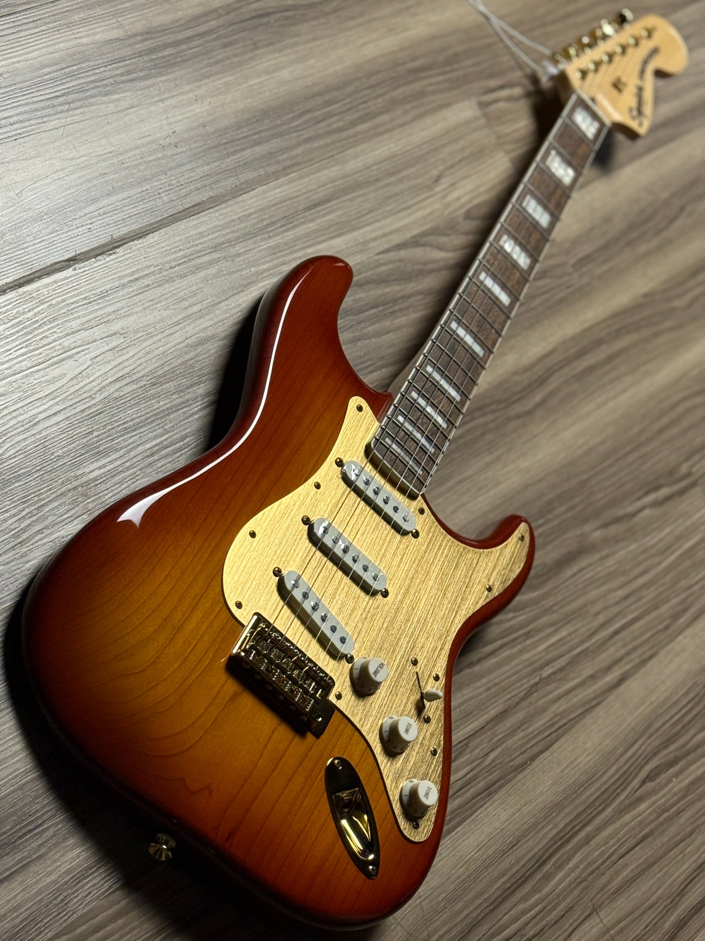 Squier 40th Anniversary Gold Edition Stratocaster in Sienna Sunburst (USED) ISSF22003676