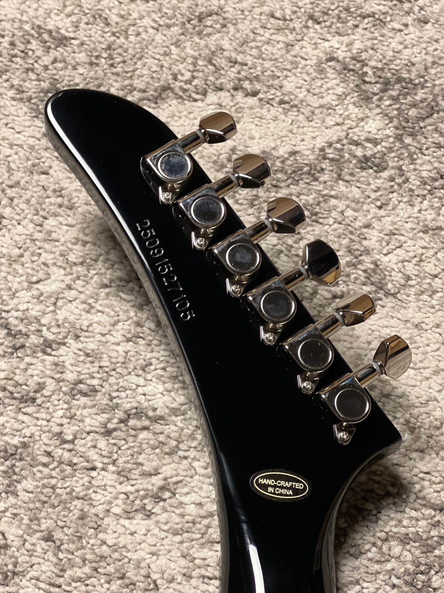 Epiphone Explorer 80s-EMG in Ebony w/Gigbag