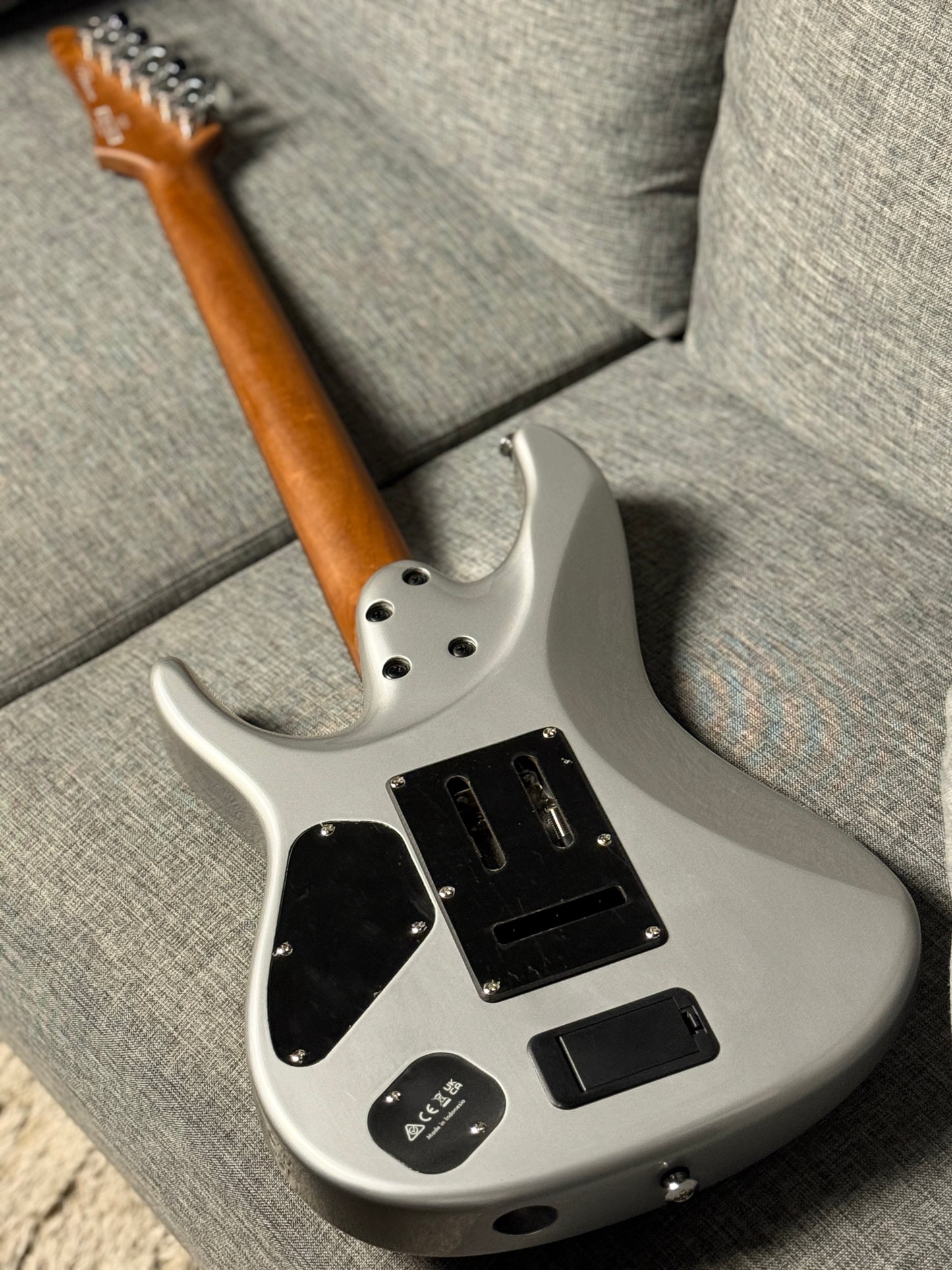 กีตาร์ไฟฟ้า Ibanez TOD10 Tim Henson Signature สีเงินคลาสสิก