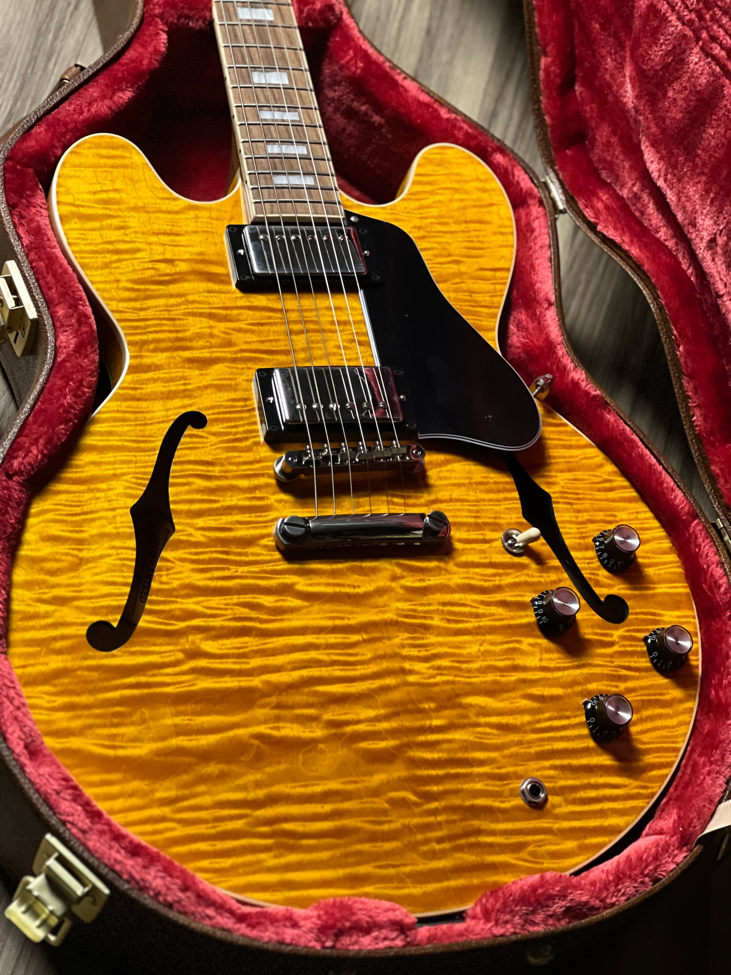 Gibson ES-335 Figured in Honey Amber w/Case 230340039