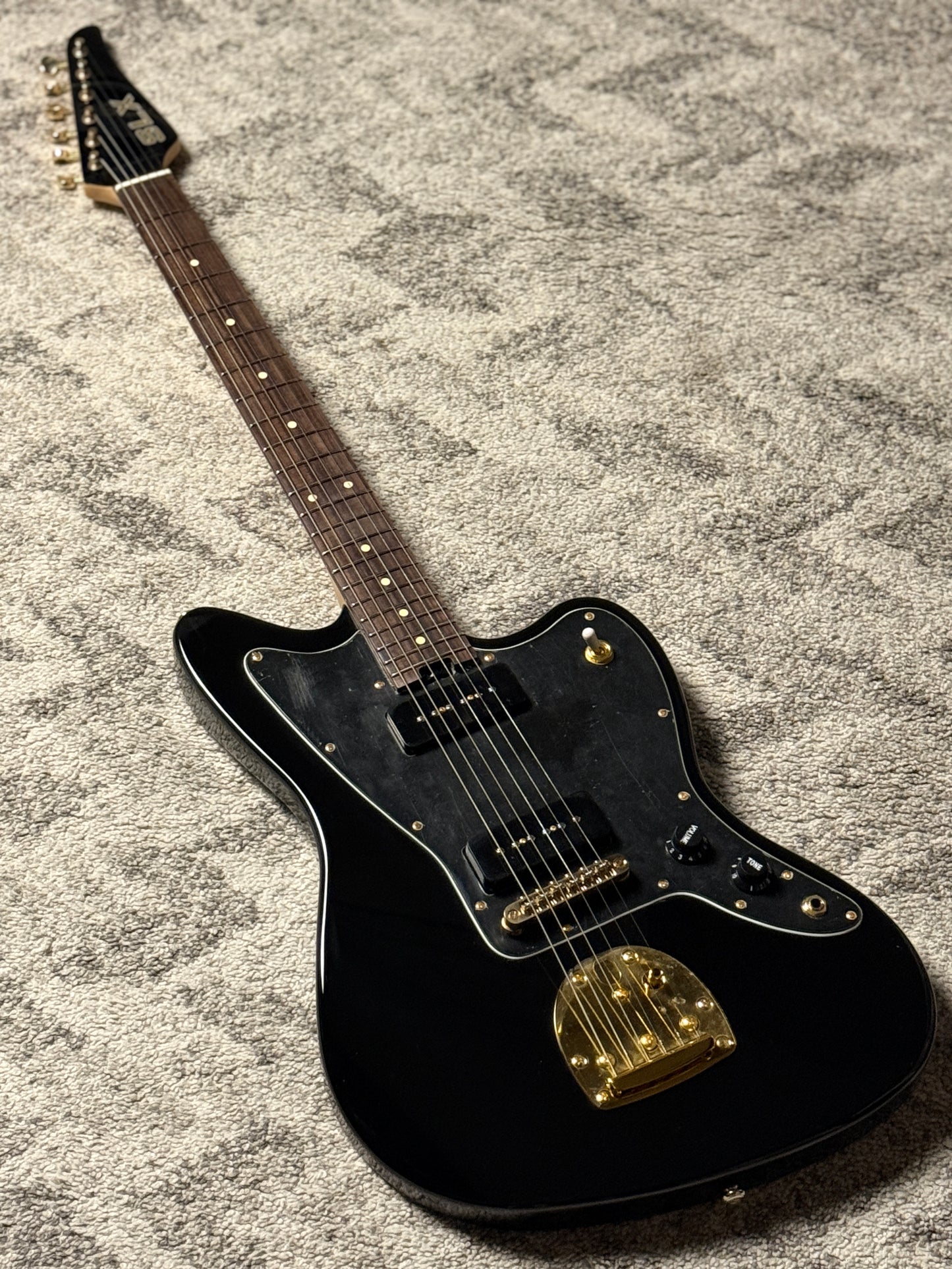 SLX Heron Classic P90 in Black with Gold Hardware
