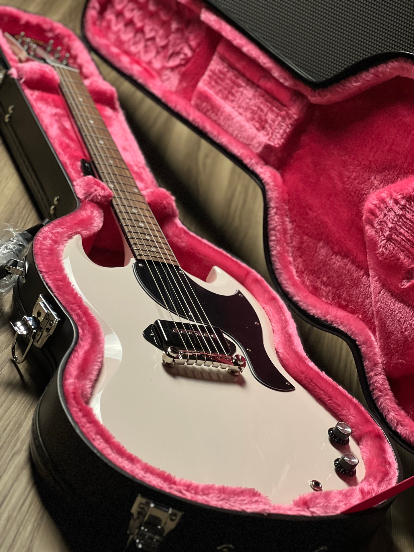 Epiphone Yungblud SG Junior in Classic White with Case