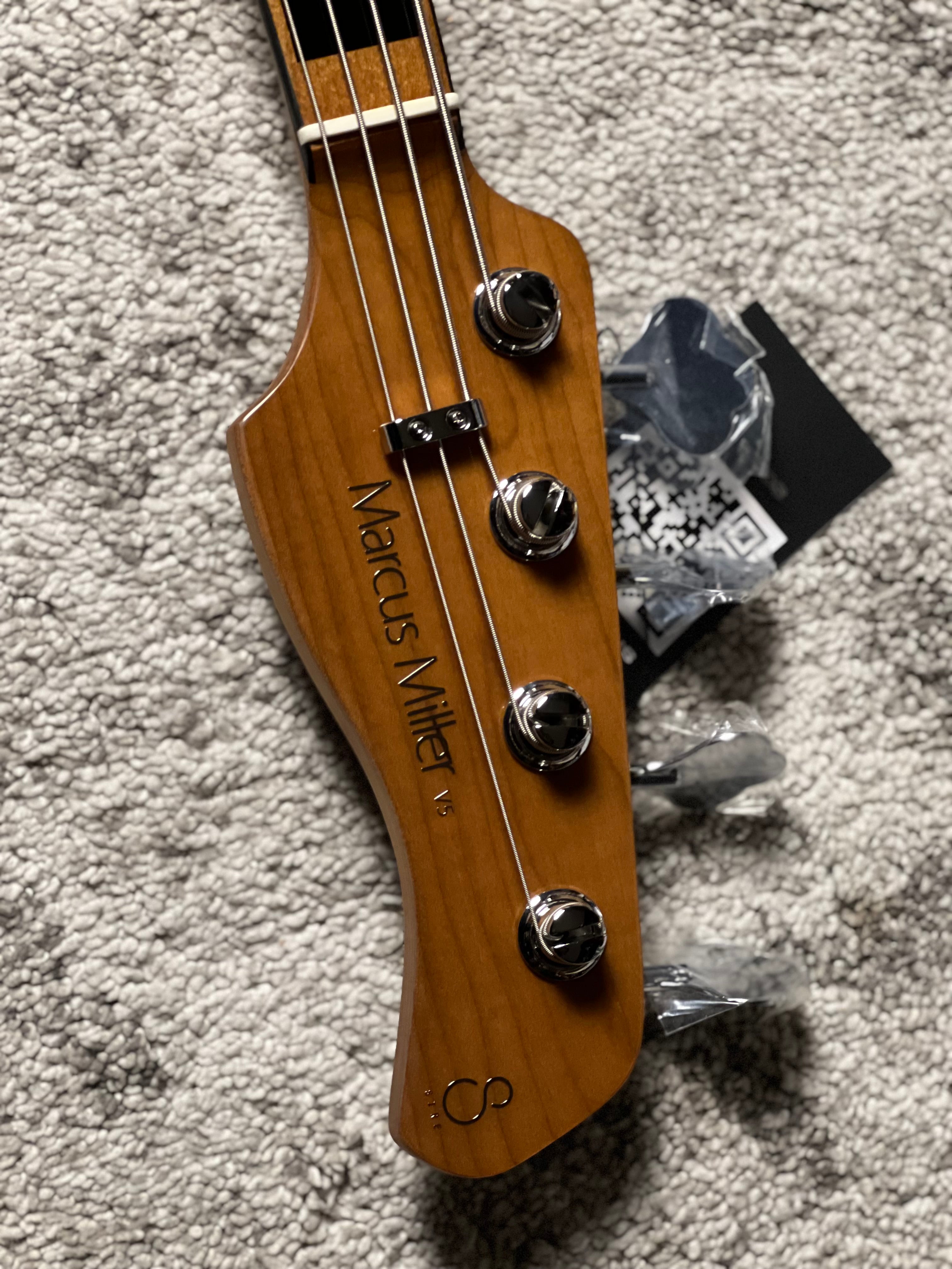 Sire Marcus Miller V5 Alder 4 String in Tobacco Sunburst