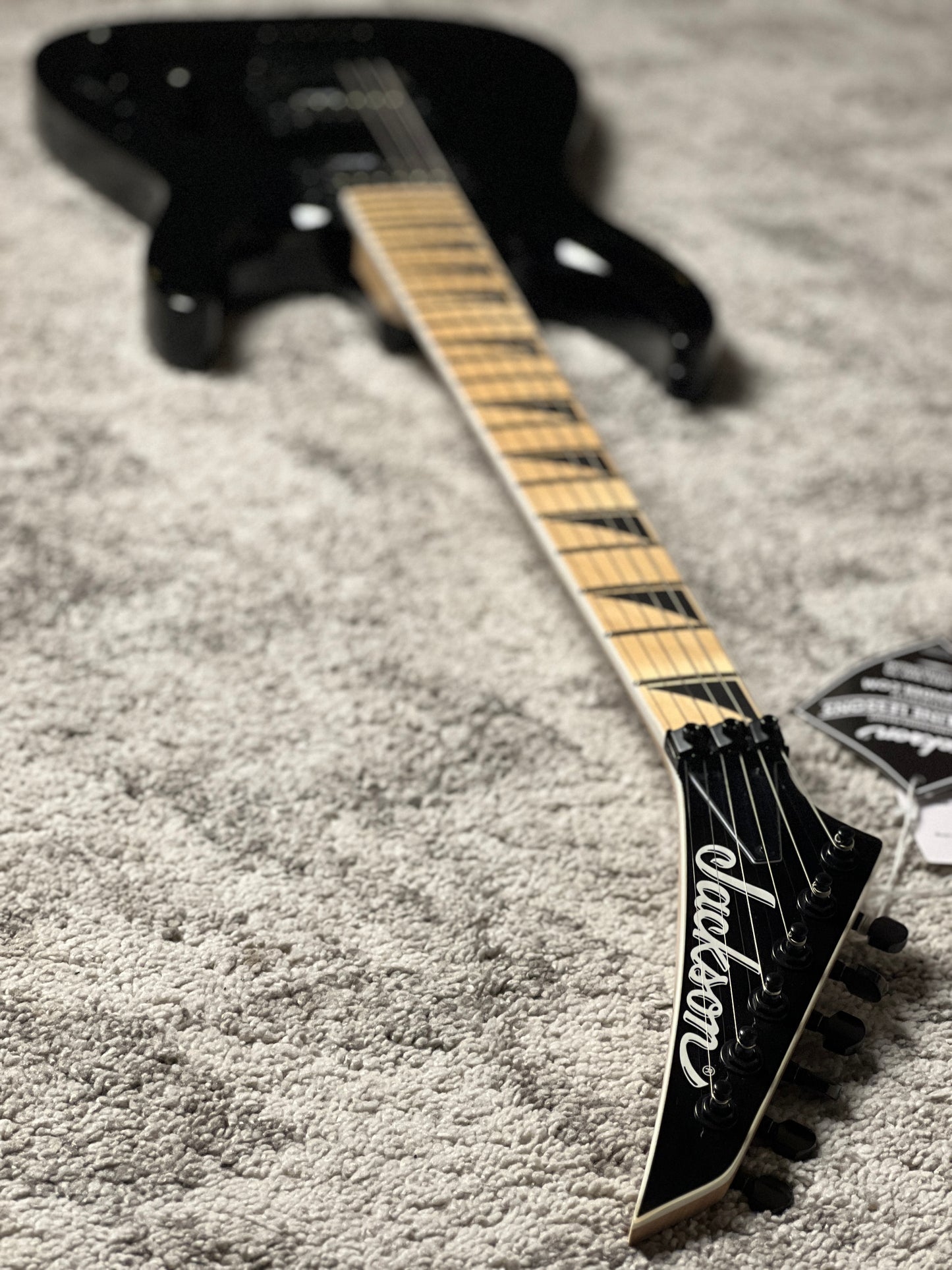 Jackson JS Series Dinky DKA-M JS32 in Gloss Black