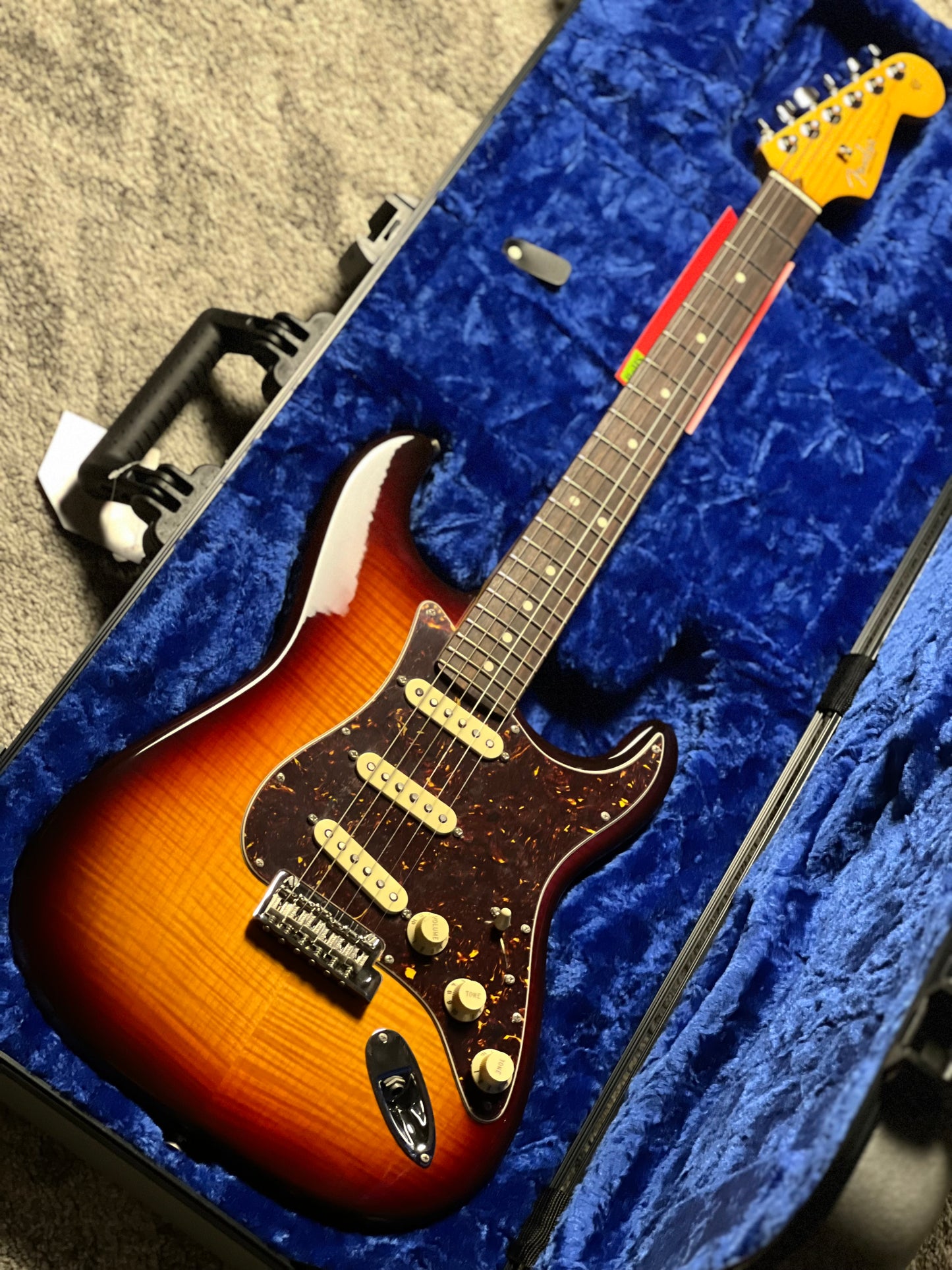 Fender 70th Anniversary American Professional II Stratocaster with RW FB in Comet Burst US24026056