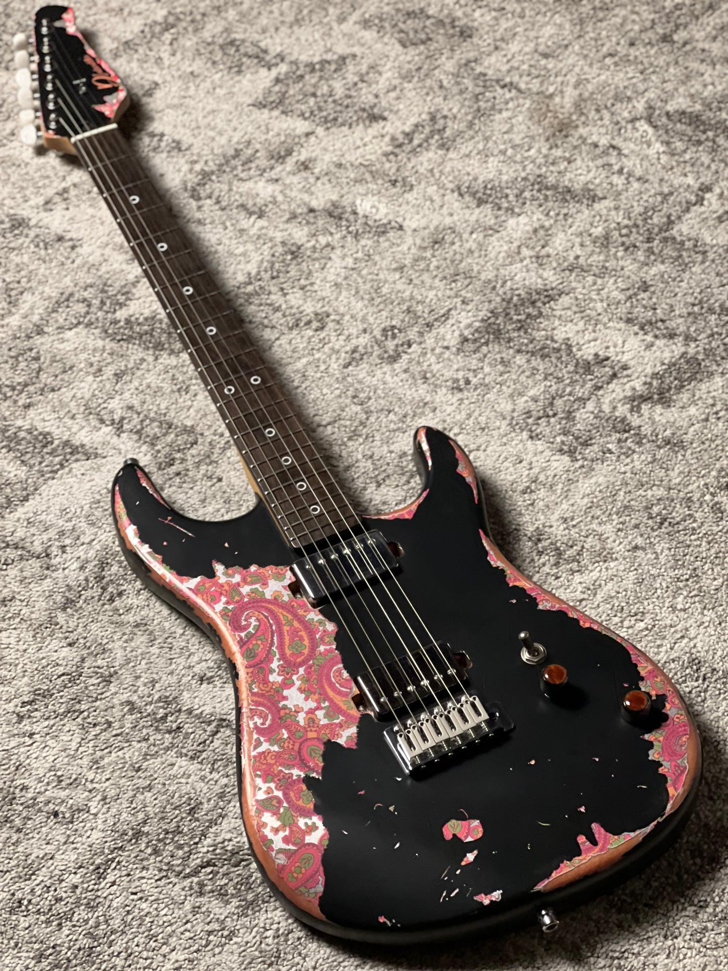 Dhatarattha Performance DST HH in Black Over Pink Paisley with RW FB Nitro Relic (Covered Pickups)