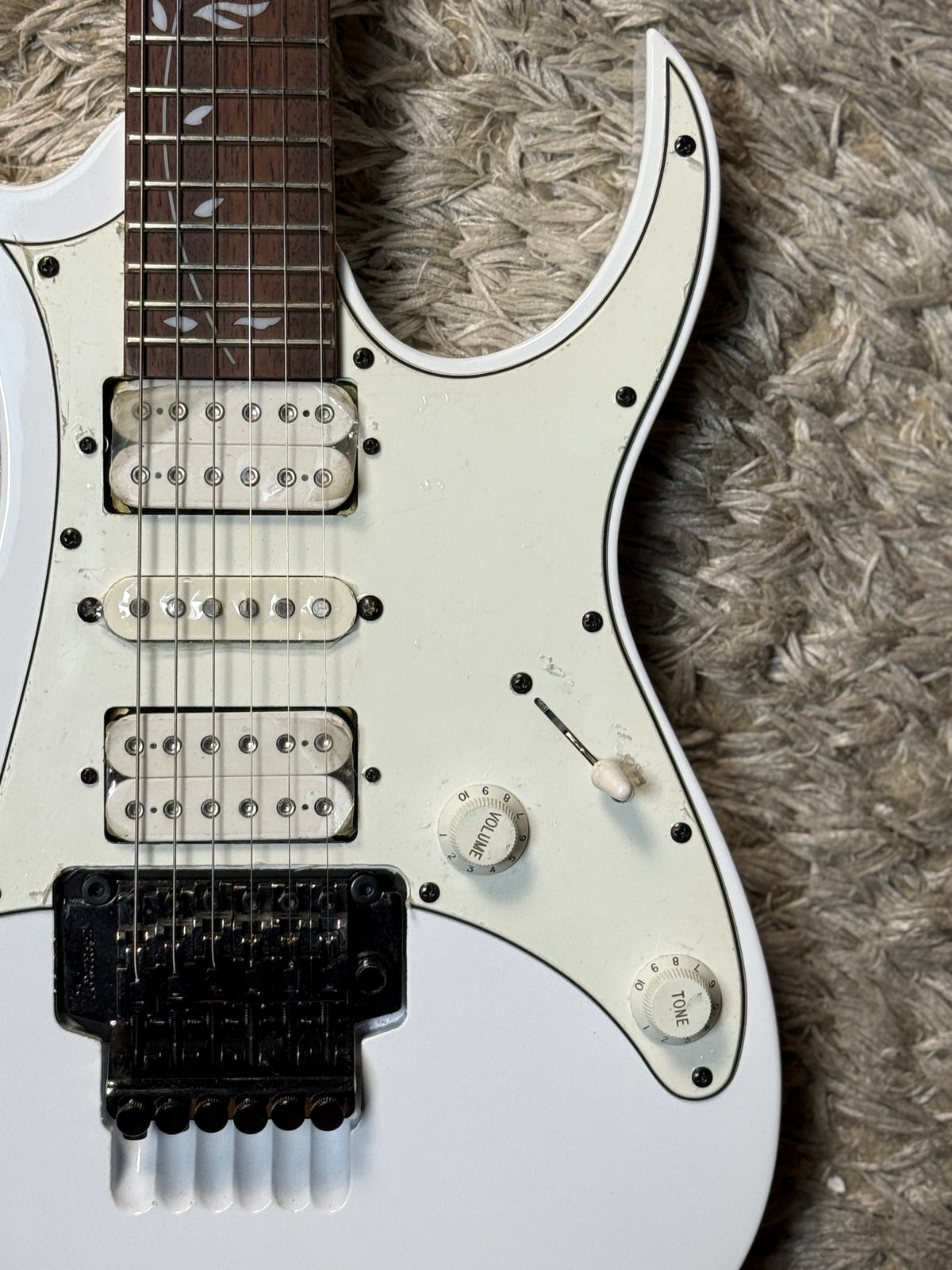 Ibanez Steve Vai JEM-JR in White I260607598 (USED)