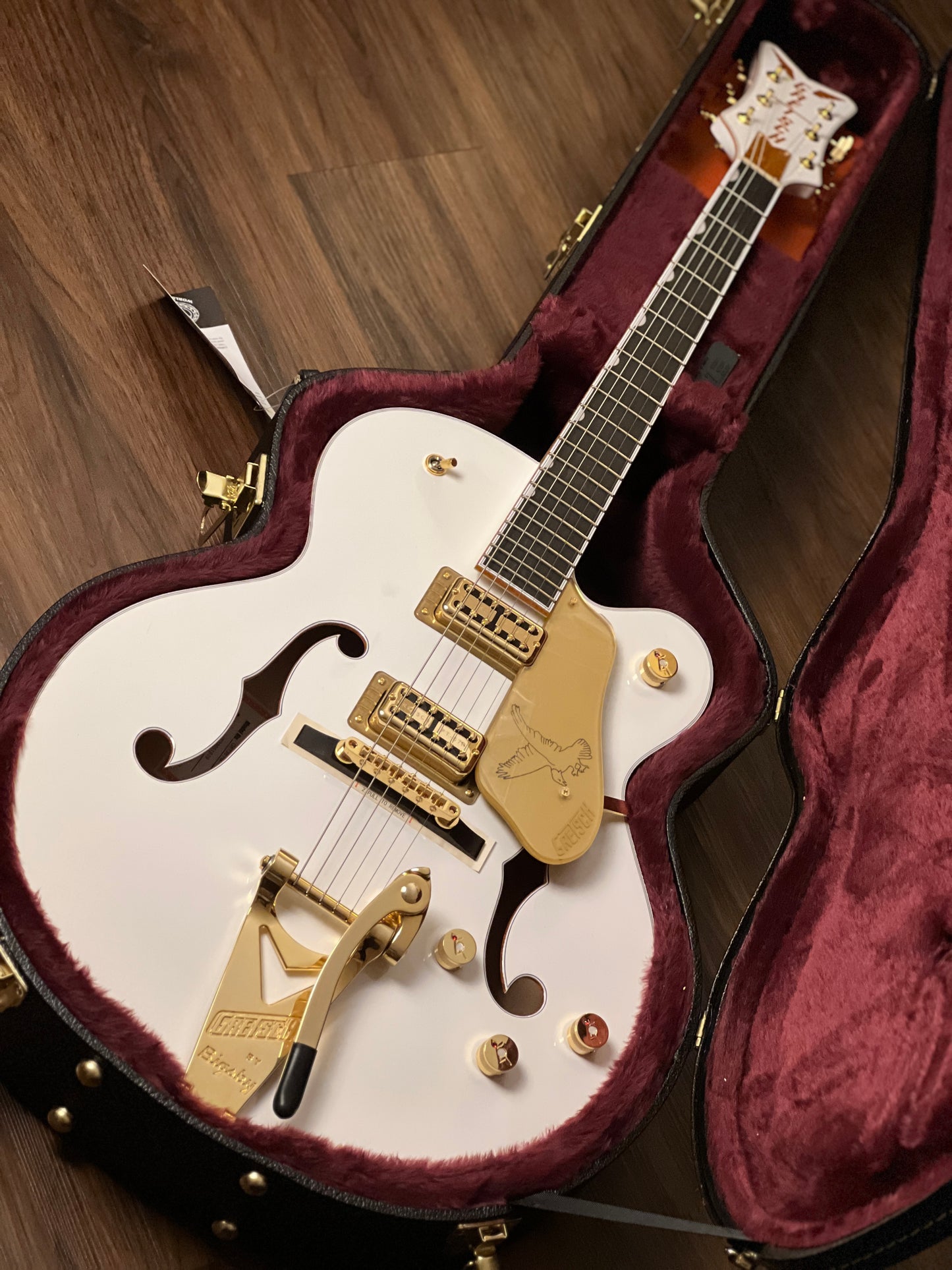 Gretsch G6136TG Players Edition Falcon Hollowbody With Bigsby In White