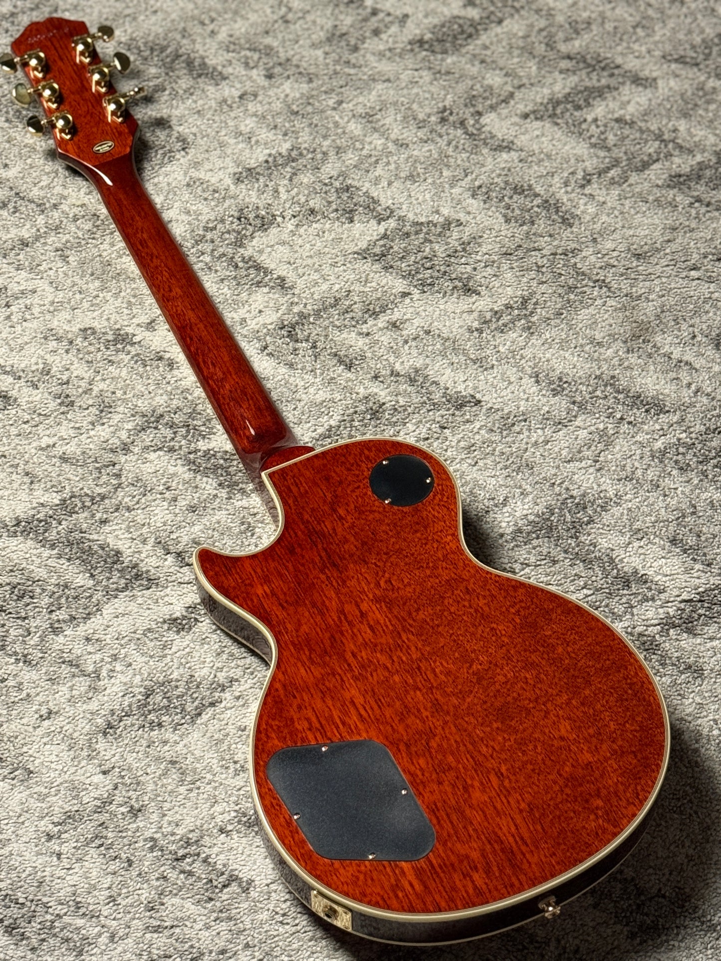 Epiphone Les Paul Custom Quilt in Heritage Cherry Sunburst