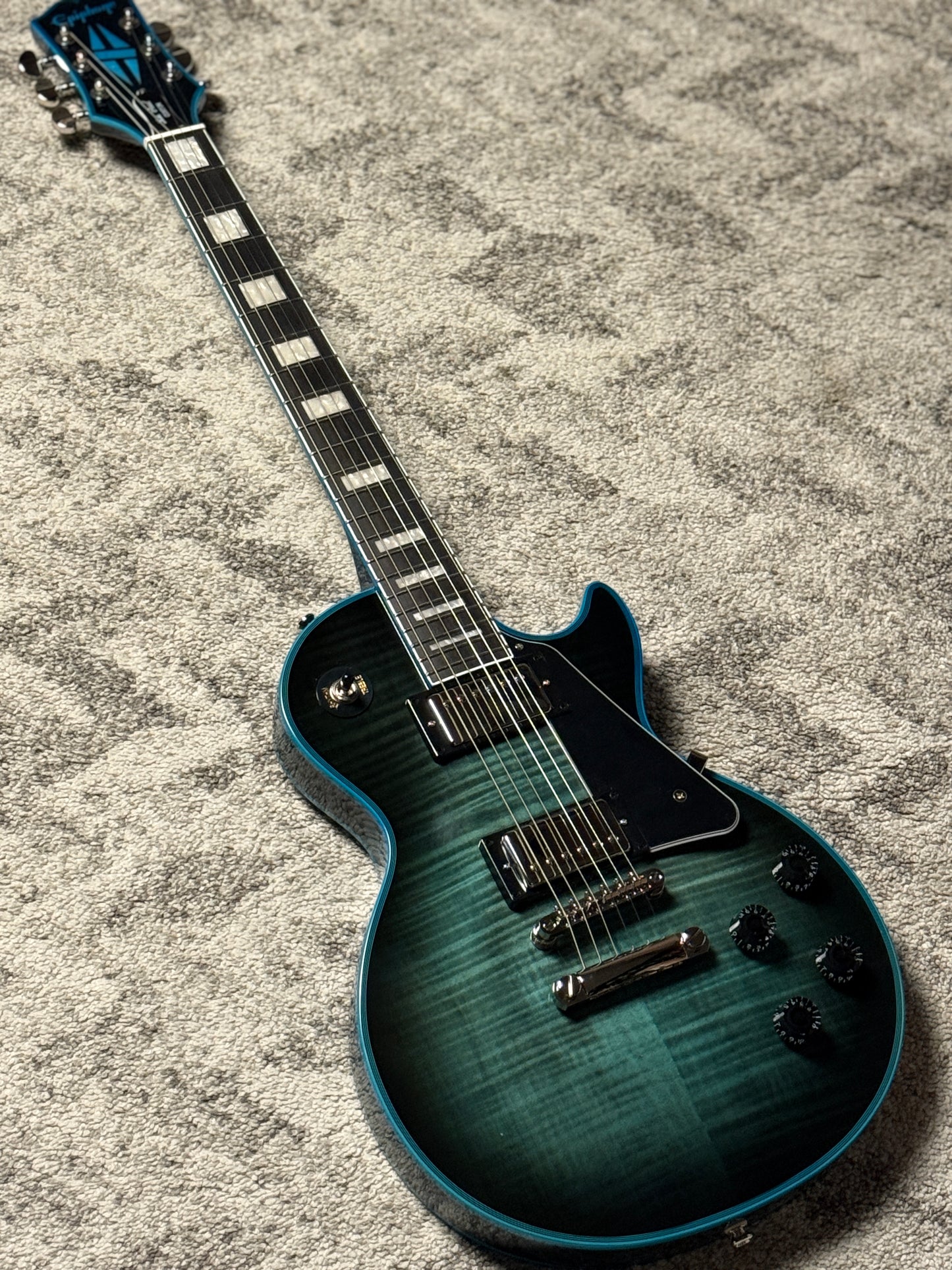 Epiphone Les Paul Custom Widow in Indigo Burst