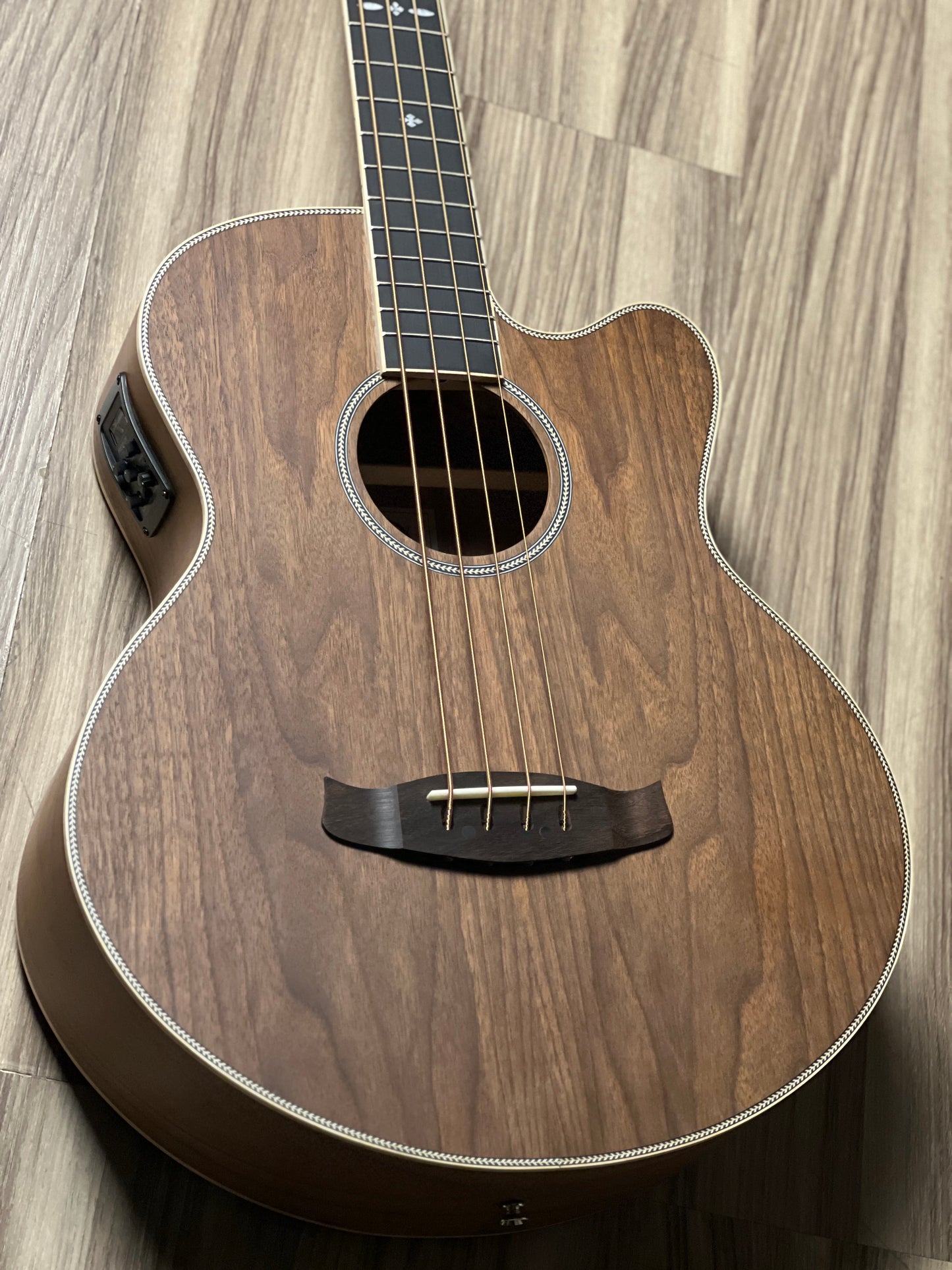 Tanglewood Reunion Pro Acoustic Bass Solid Top Cutway TRU 7AB CEAW in Natural