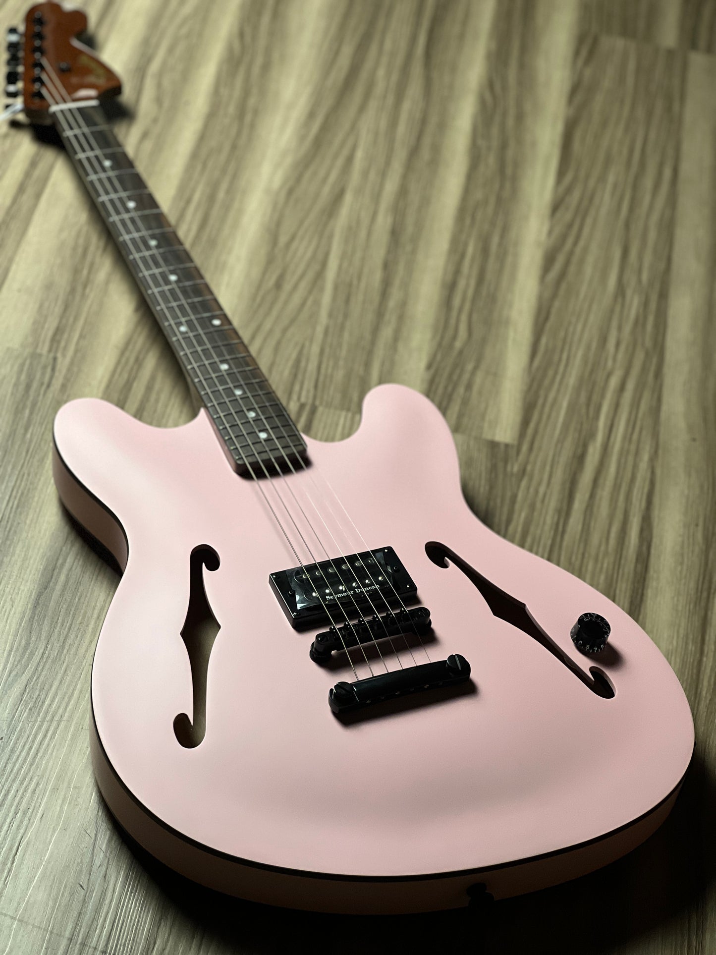 Fender Tom DeLonge Starcaster with Rosewood FB In Shell Pink