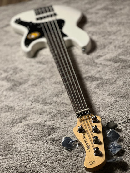 Sire Marcus Miller V3 5-String  2nd Gen in Antique White